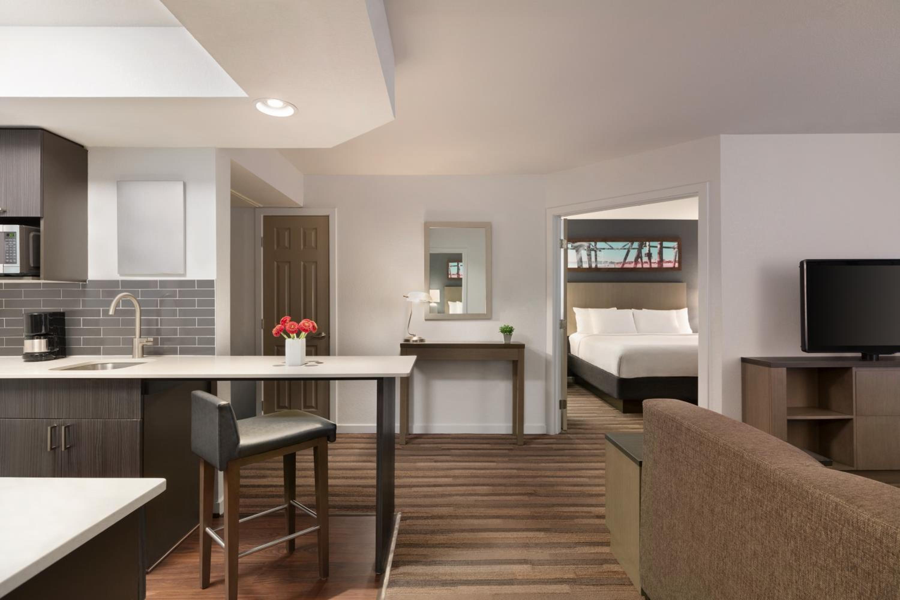 Two-Bedroom King Suite - Photo 8