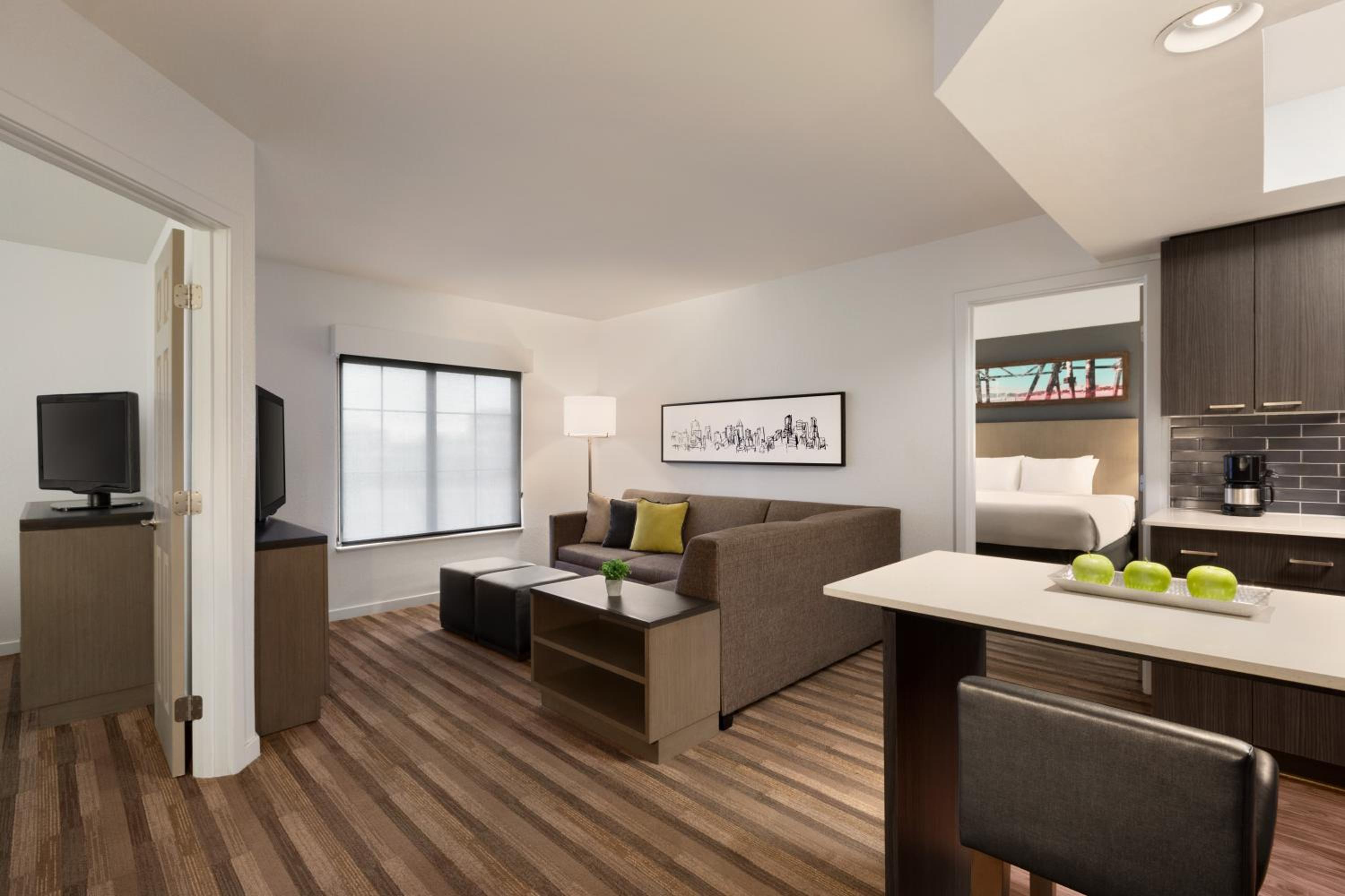 Two-Bedroom King Suite - Photo 7