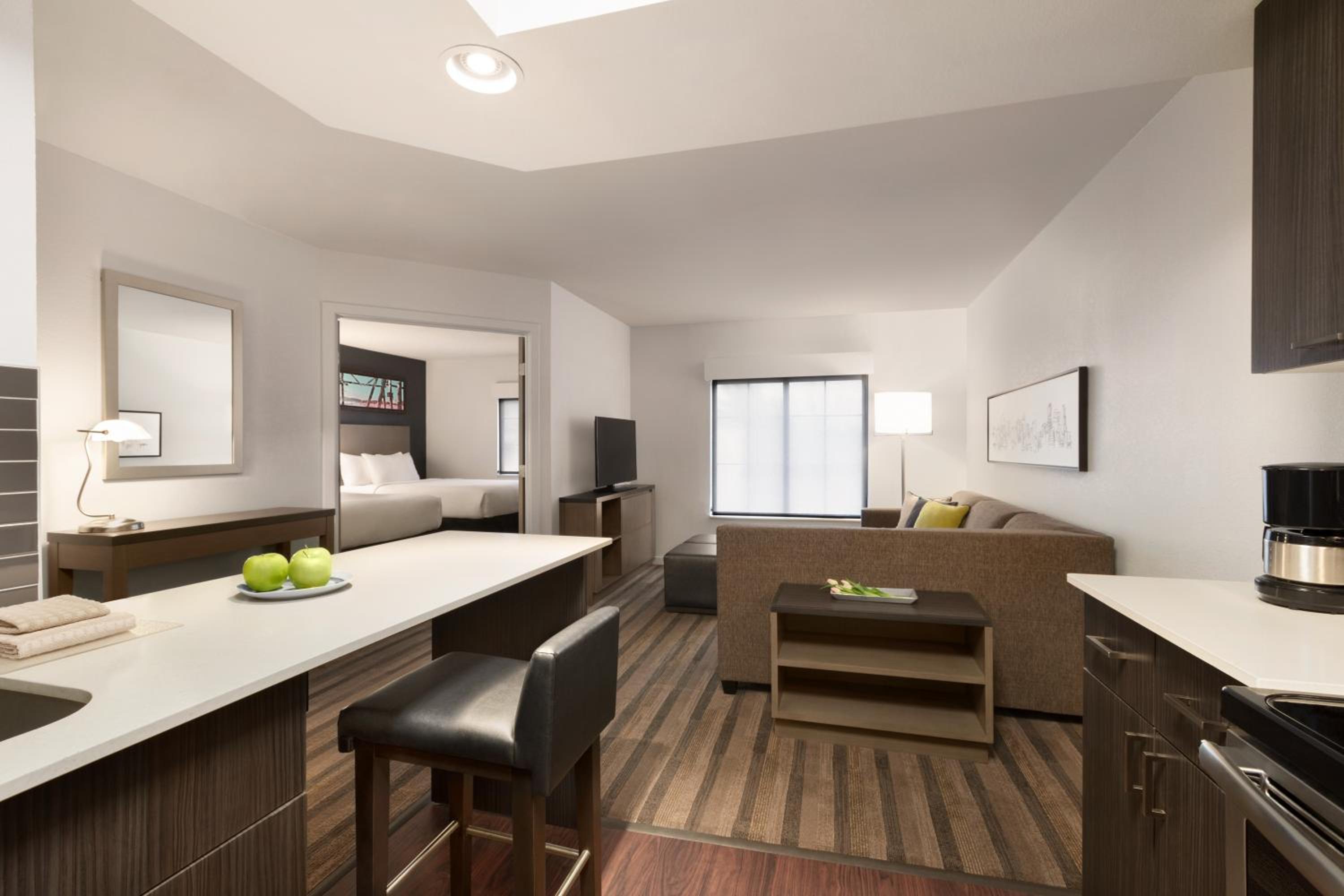 One-Bedroom Suite with Two Double Beds - Photo 7