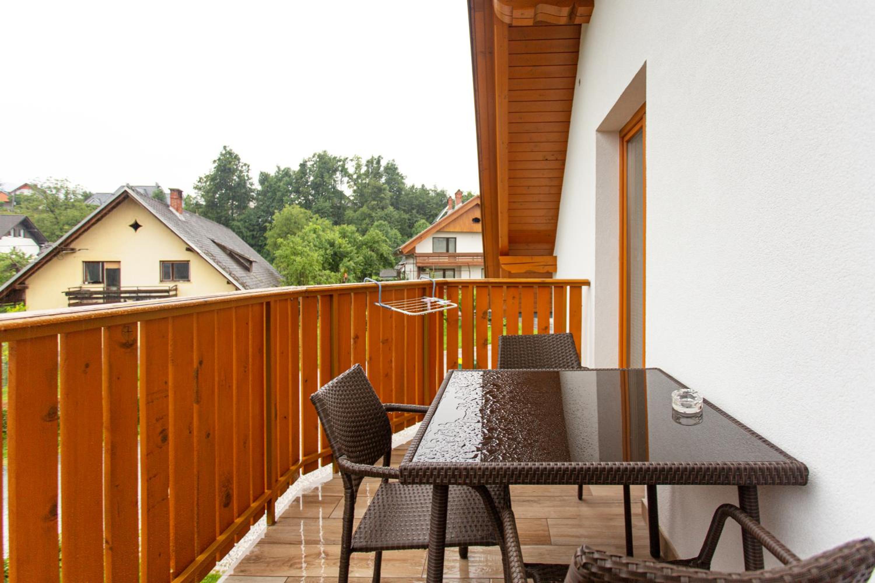 One-Bedroom Apartment with Balcony photo 3