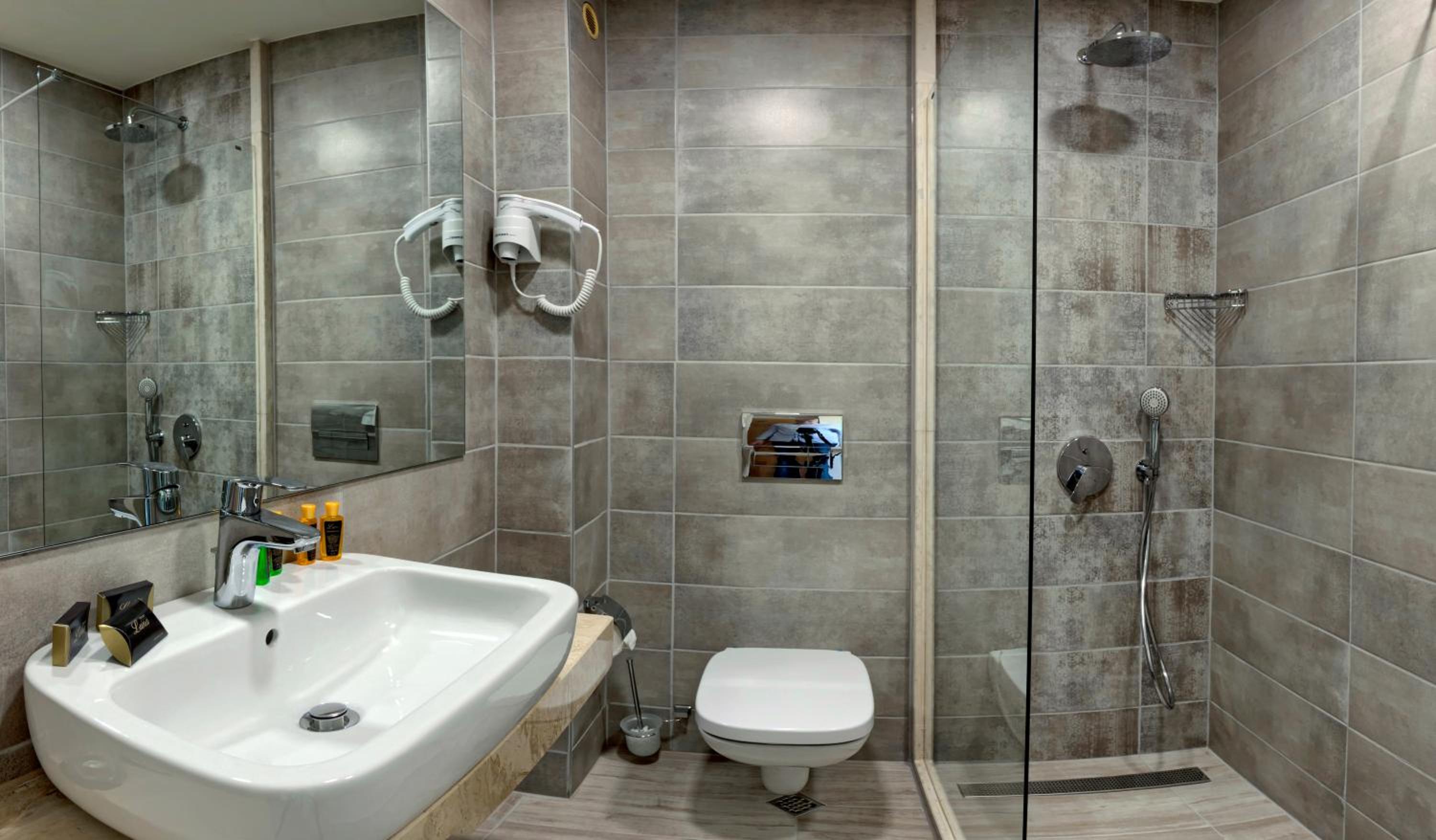 Standard Twin Room with Balcony and Sea View photo 3