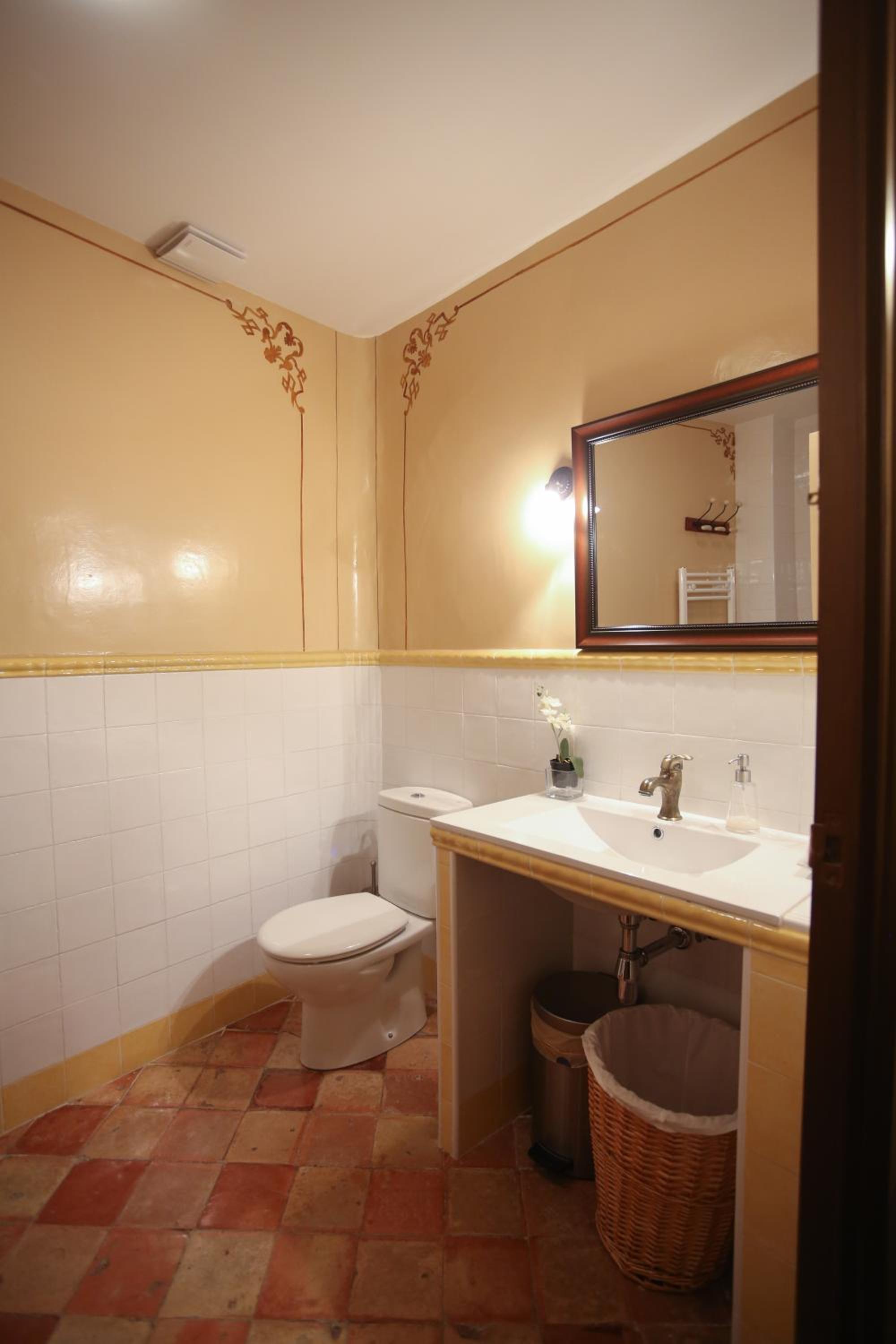 Family Room with Private Bathroom photo 2