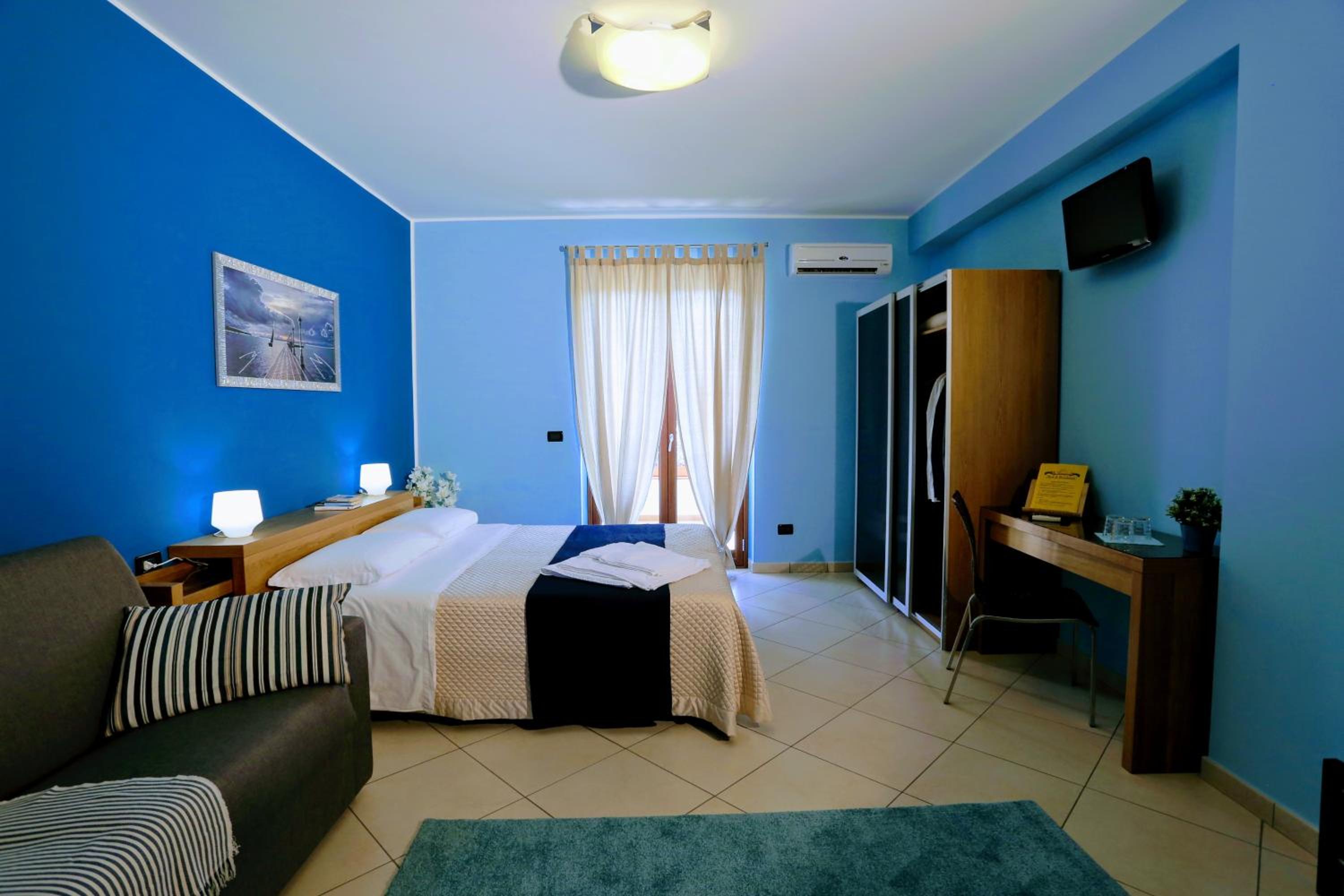 Triple Room with Terrace photo 2