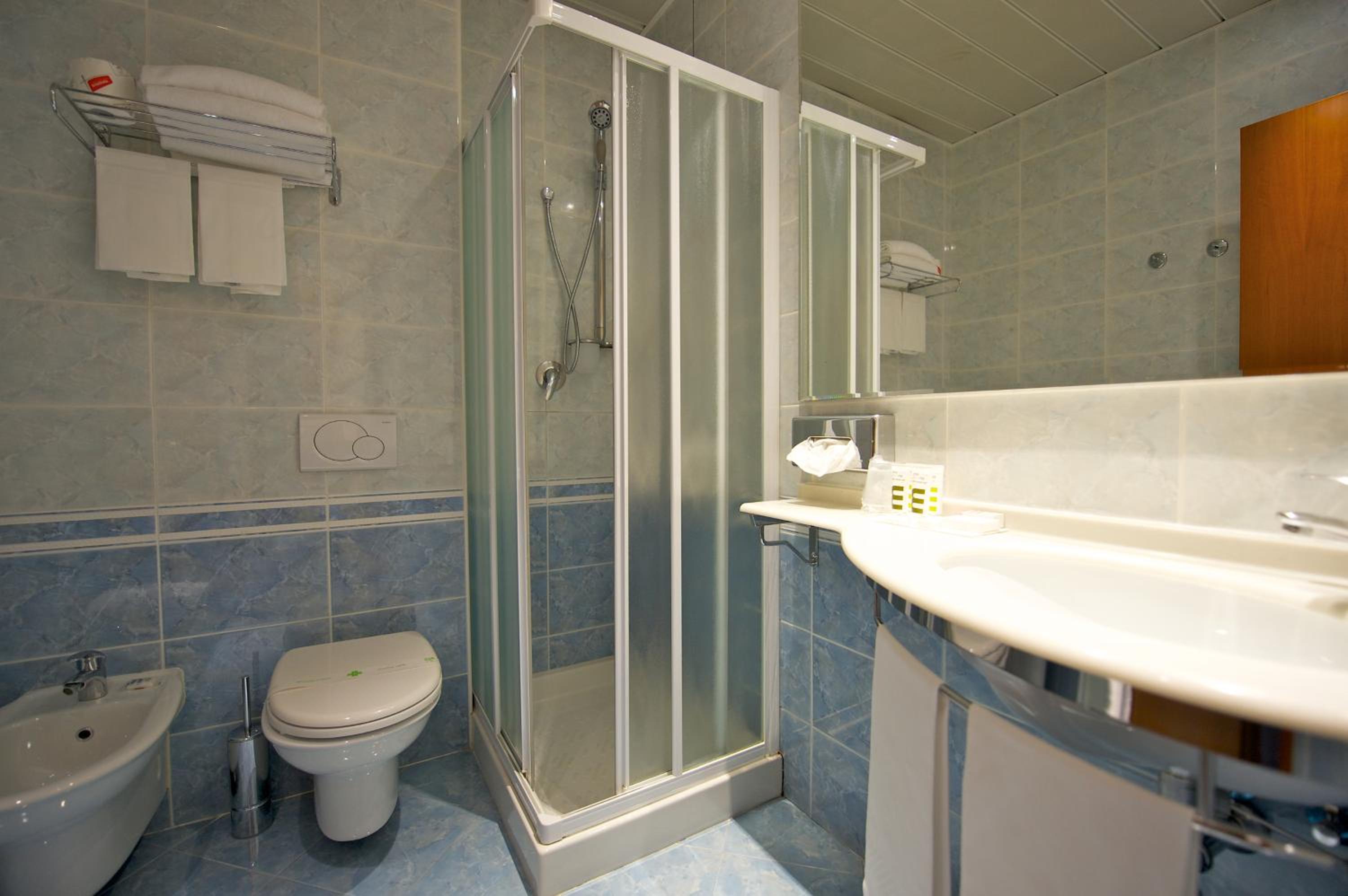 Standard Double Room - Photo 2