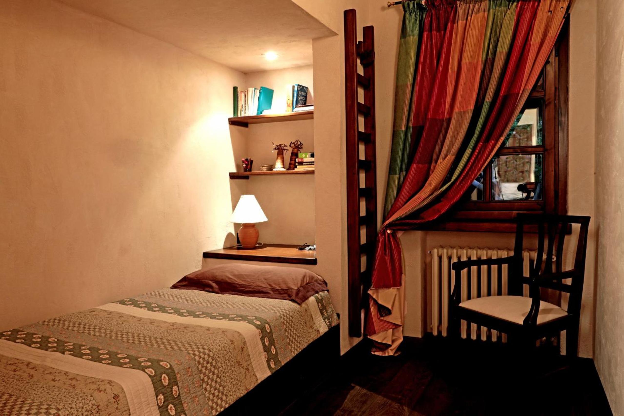 Single Room with Bathroom photo 1