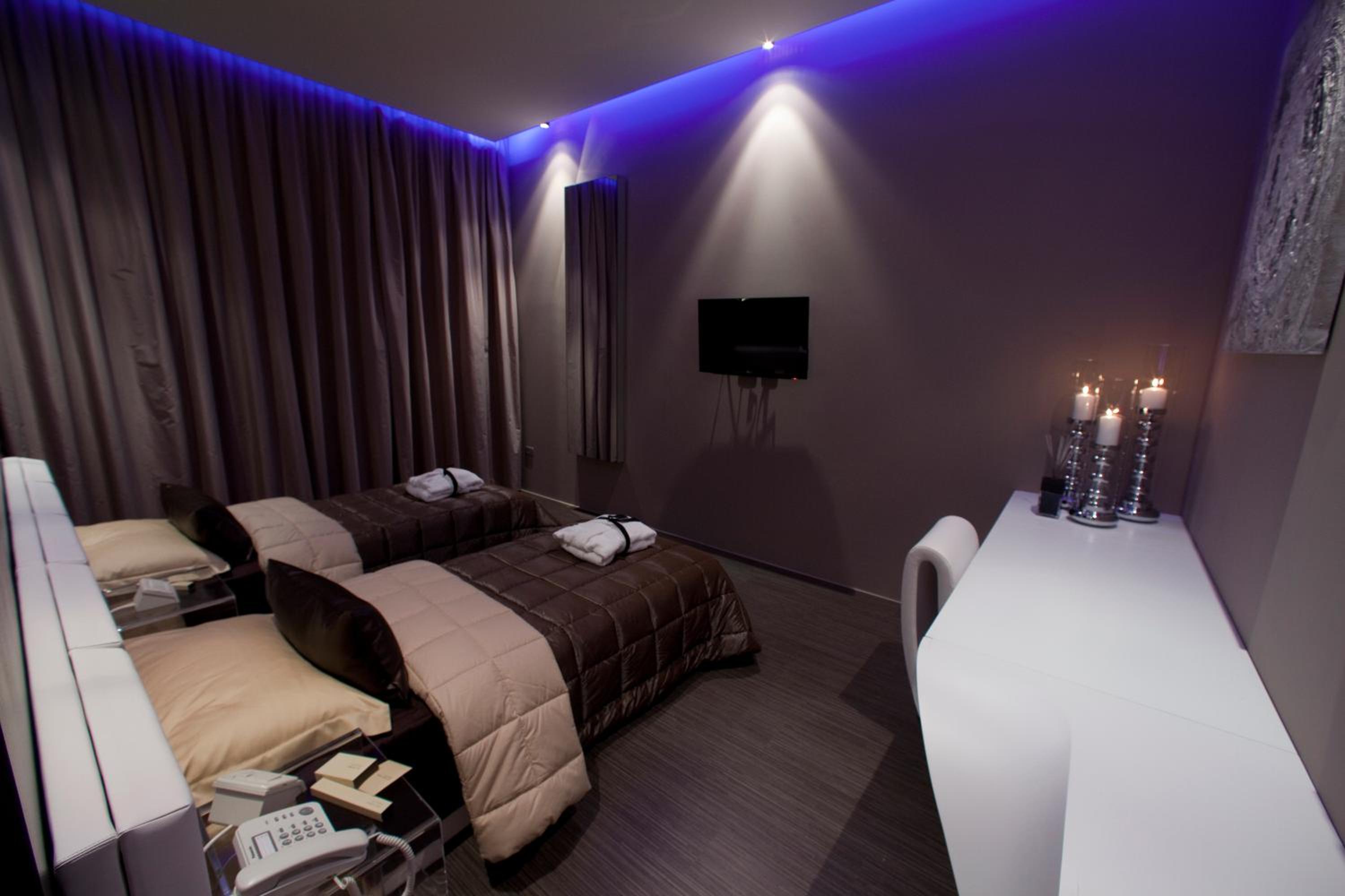 Superior King Room - Photo 11