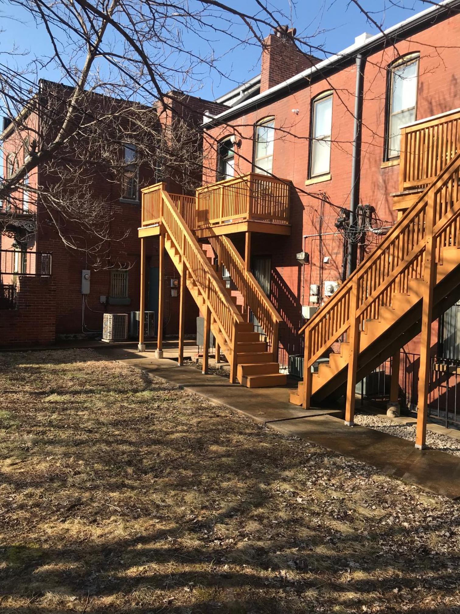 Apartment with Balcony - Photo 11