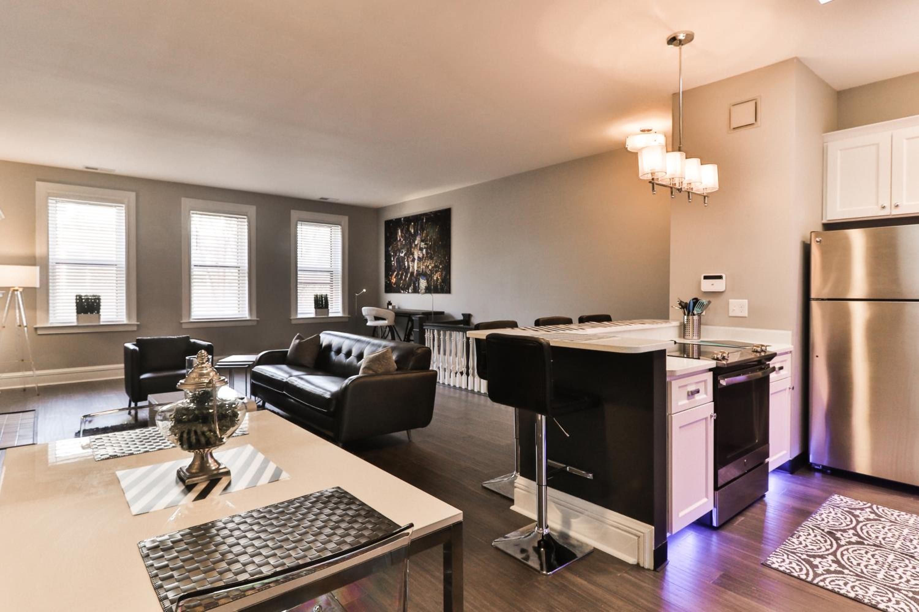 Apartment with Balcony - Photo 19