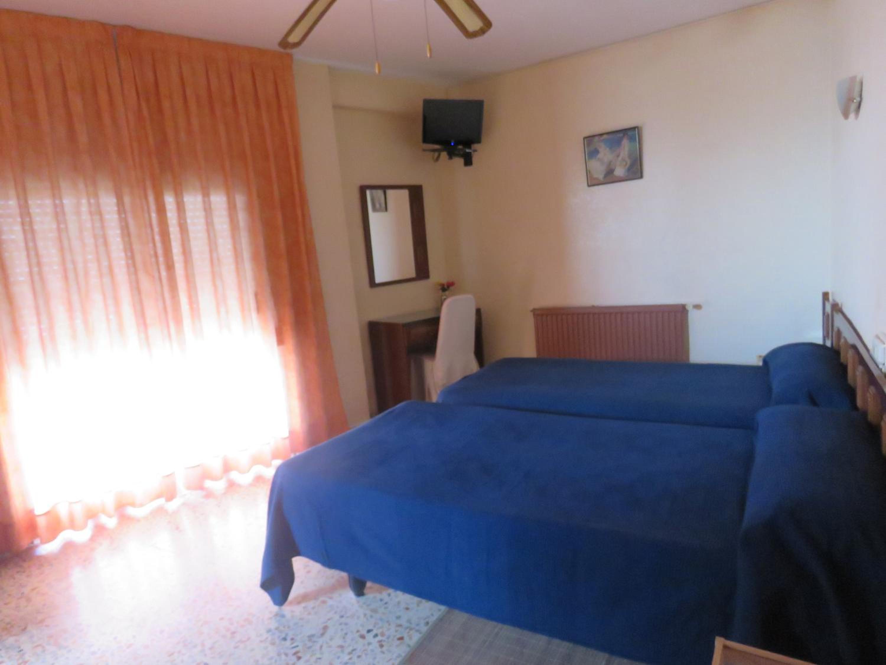 Twin Room - Photo 10