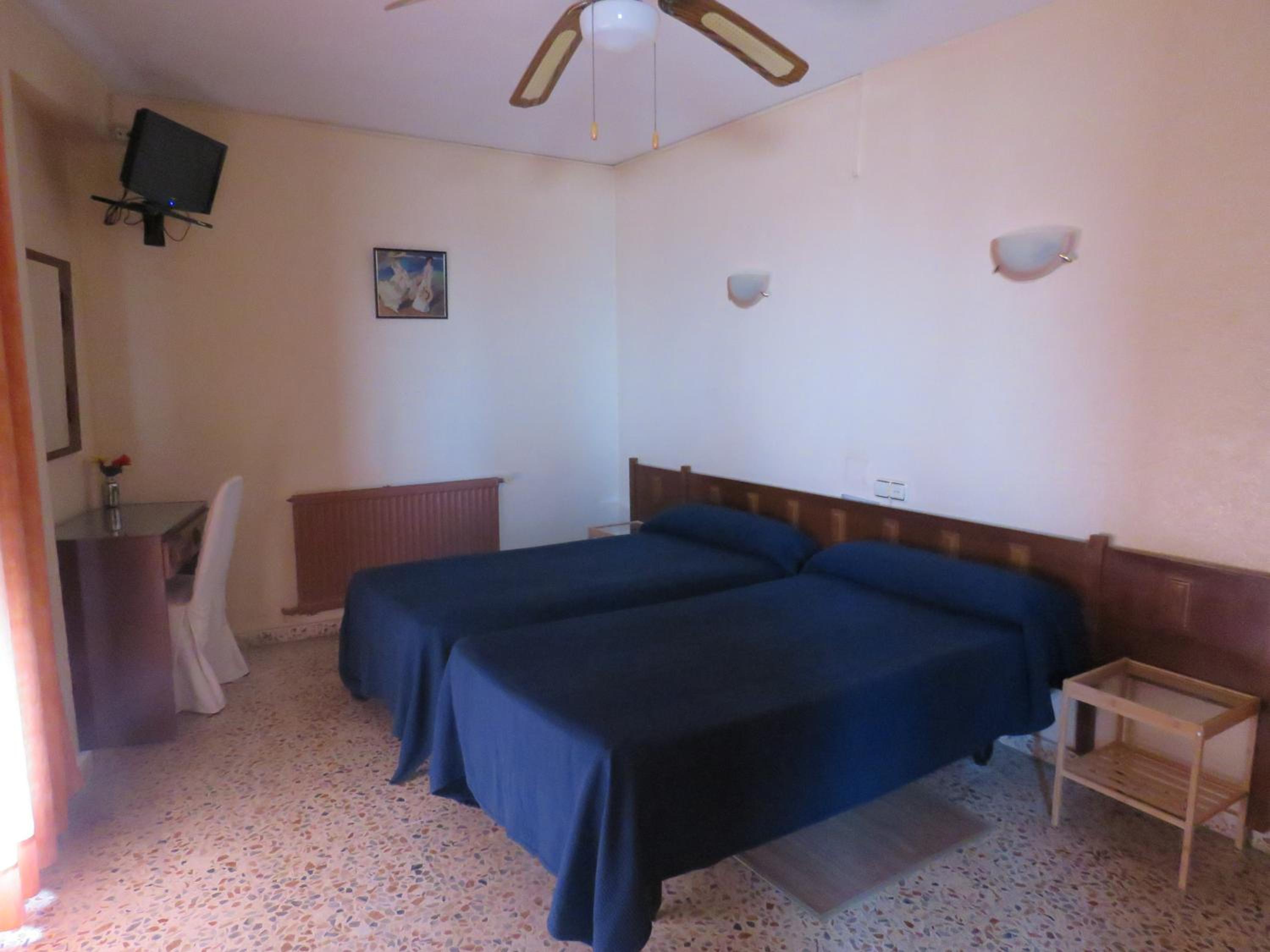 Twin Room - Photo 6