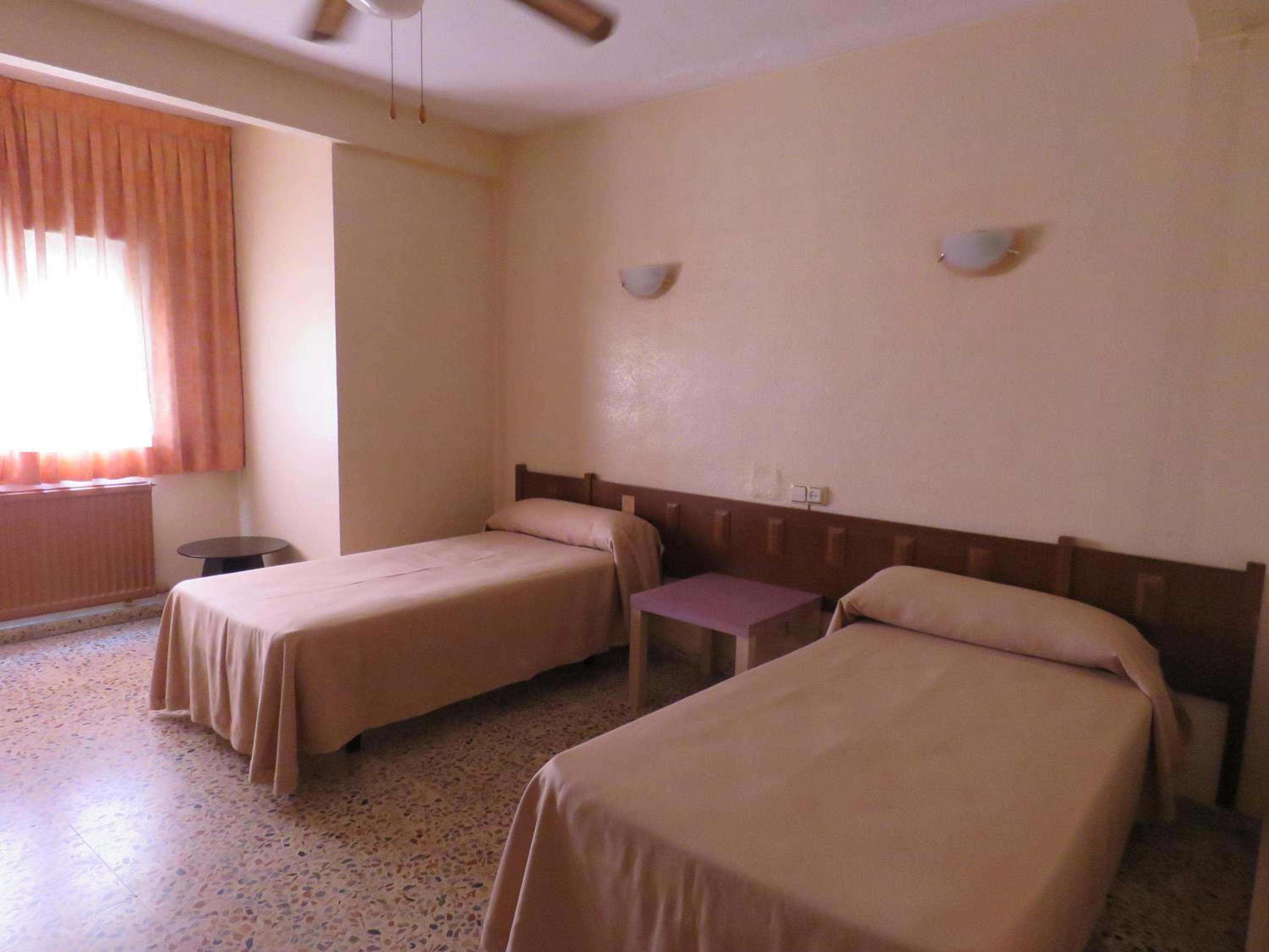 Twin Room - Photo 4