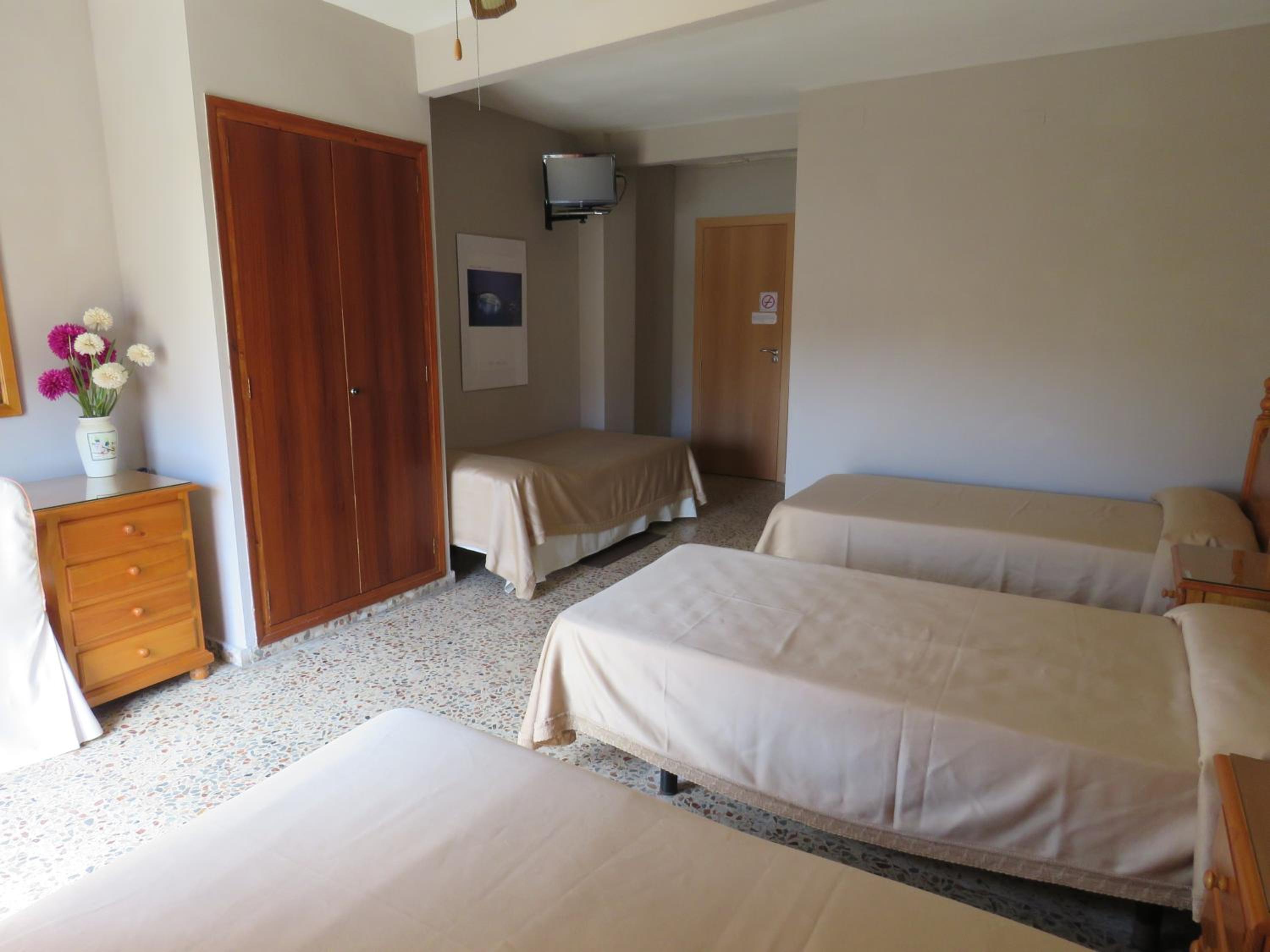Quadruple Room - Photo 1