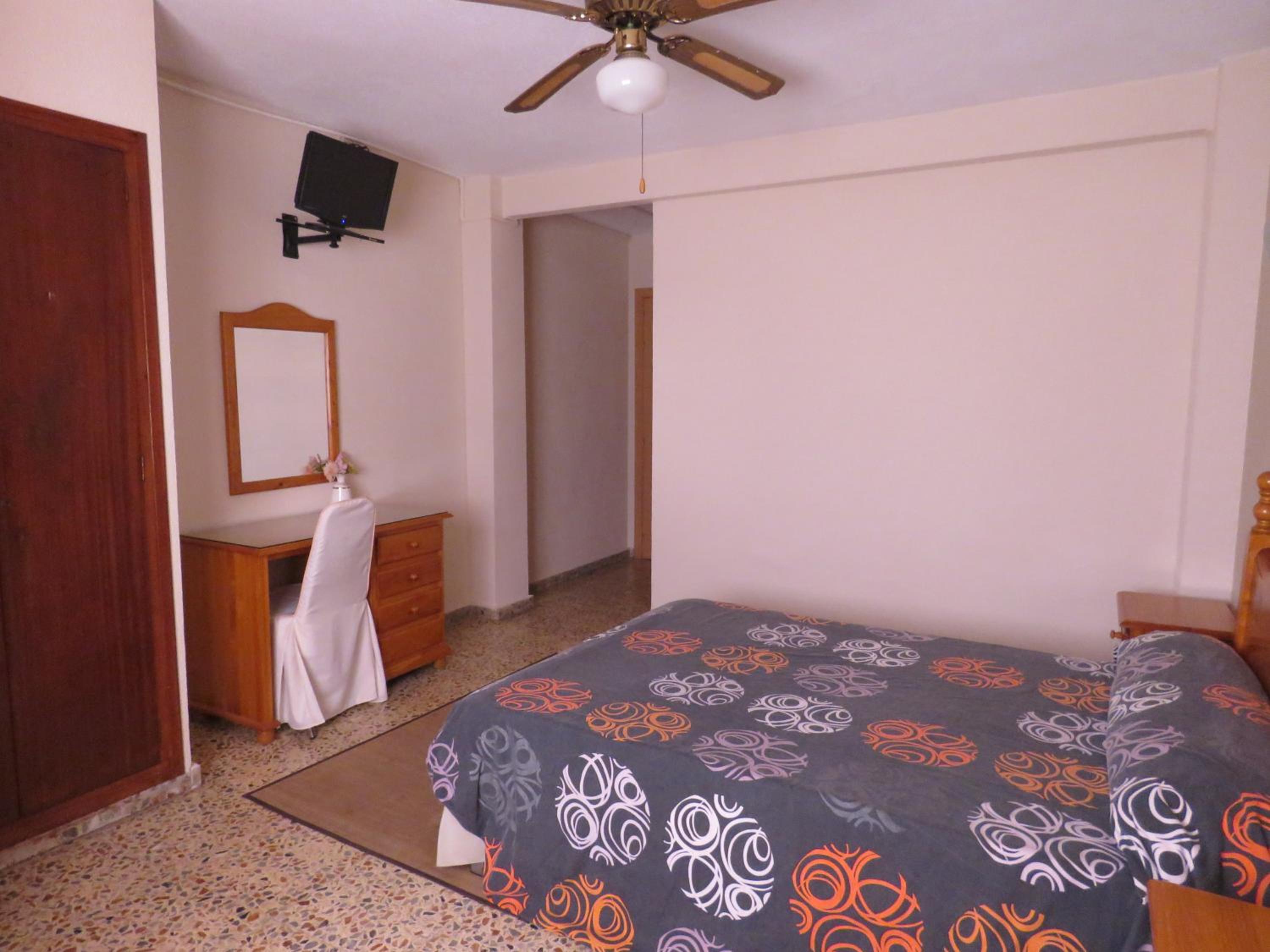 Twin Room - Photo 3