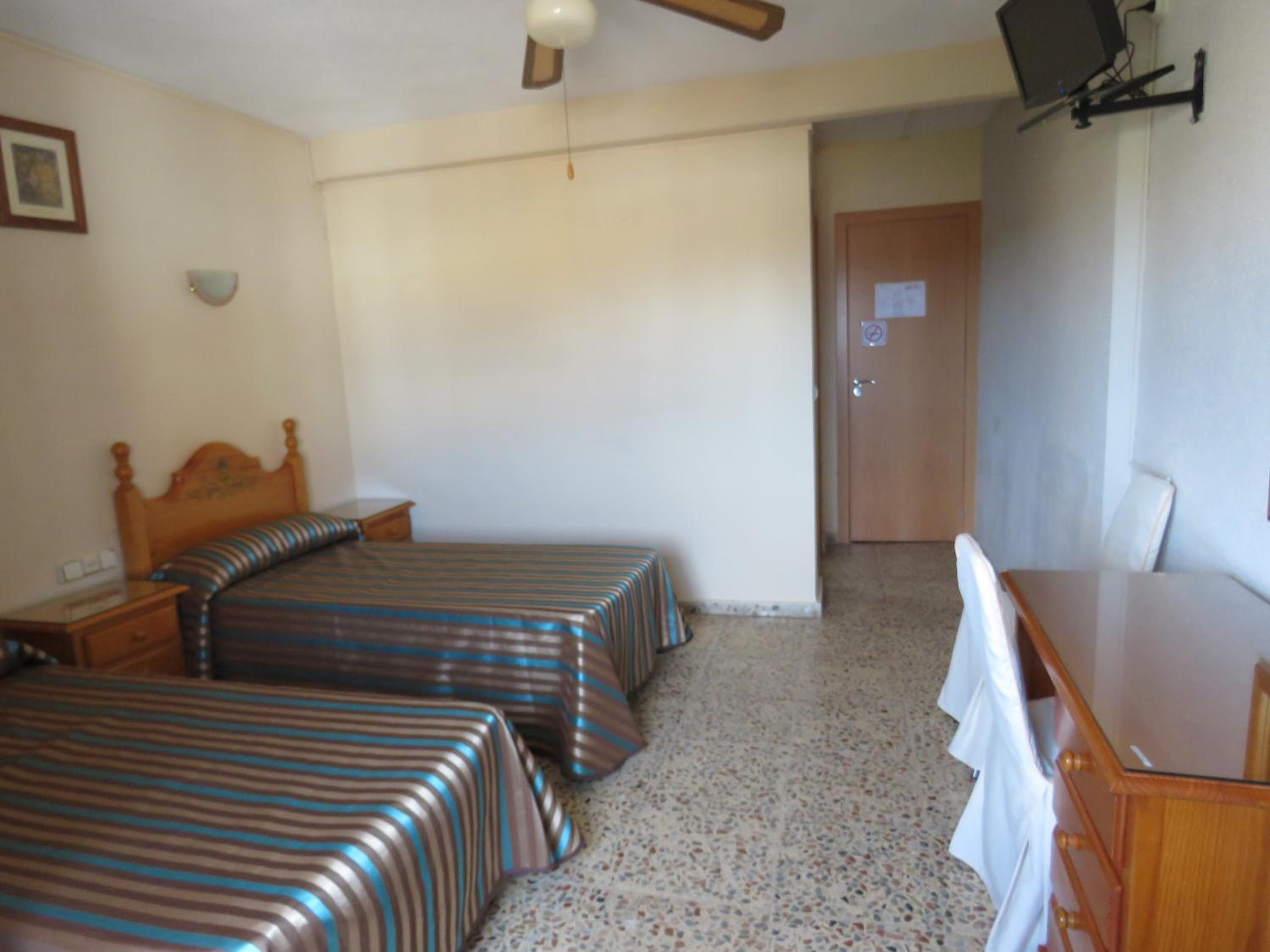 Twin Room - Photo 2