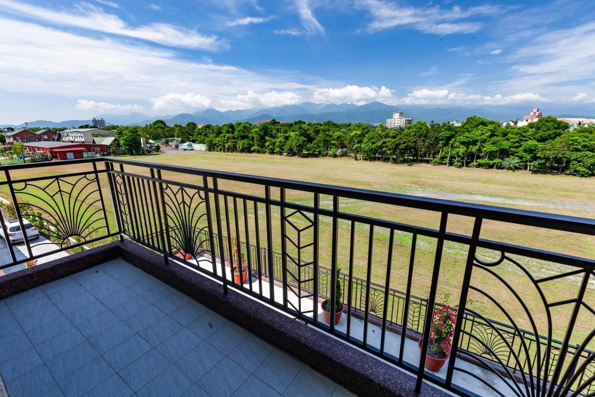 Double Room with Balcony - Photo 6