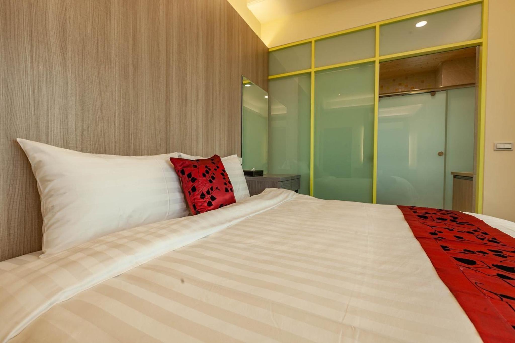 Double Room with Balcony - Photo 3