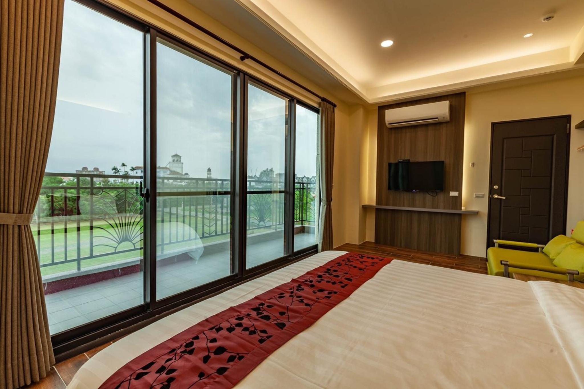 Double Room with Balcony - Photo 2