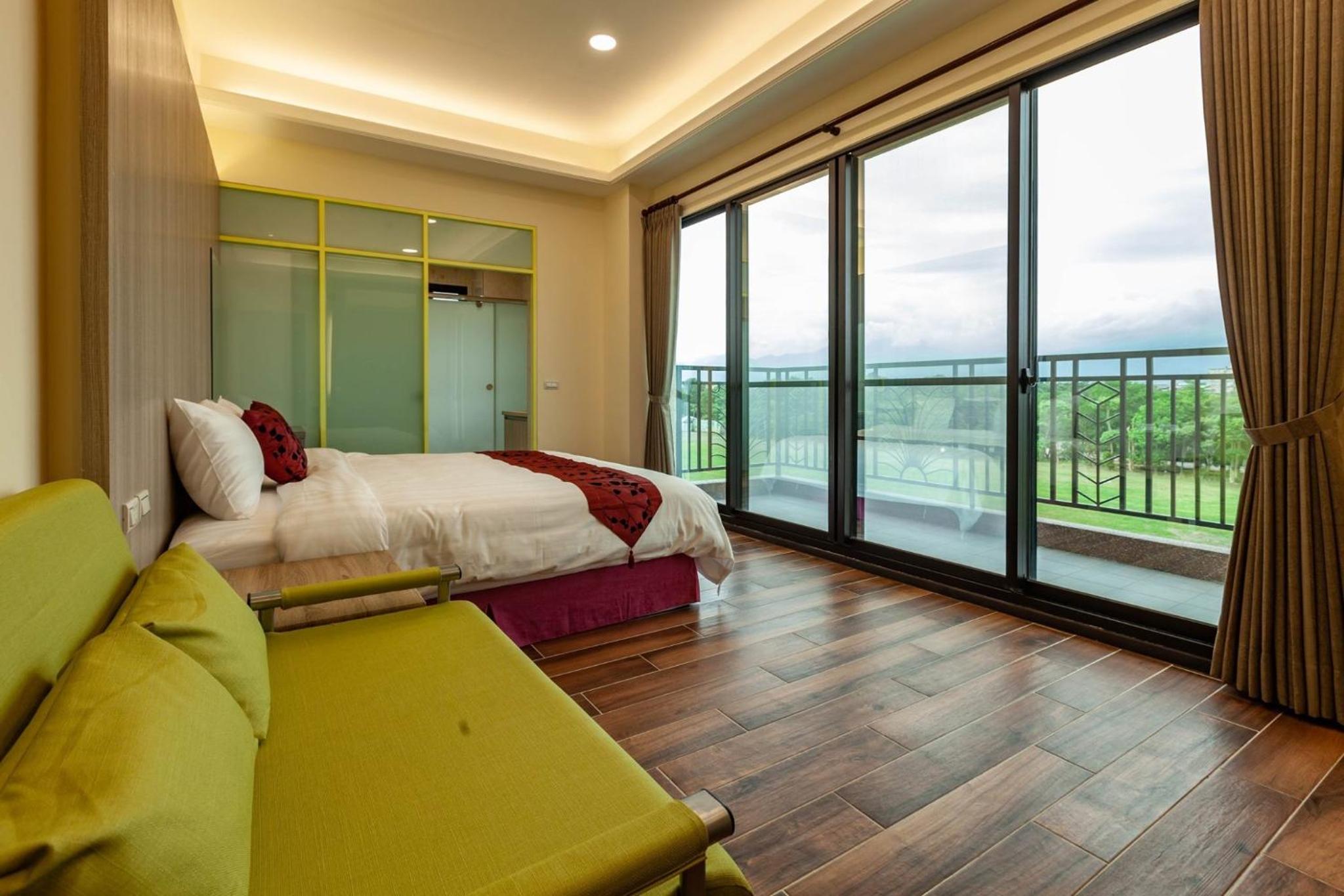 Double Room with Balcony - Photo 4