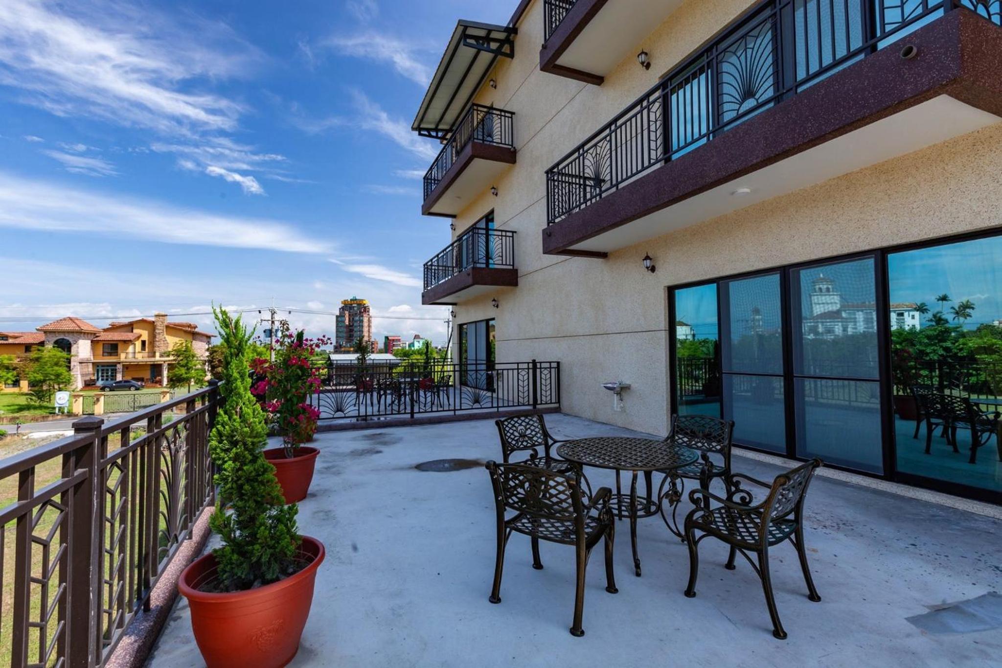 Family Room with Balcony - Photo 2