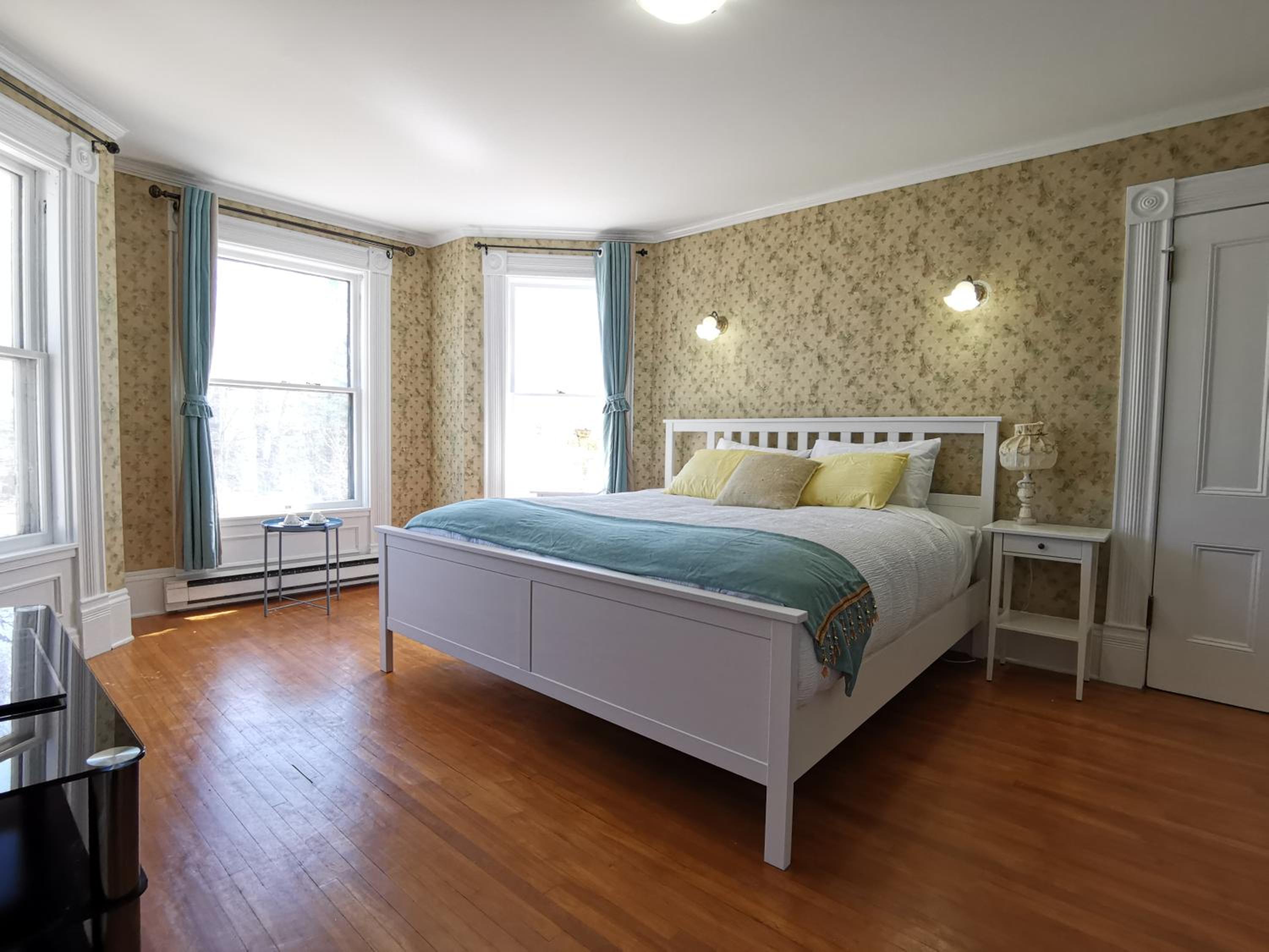 King Suite with Spa Bath photo 3
