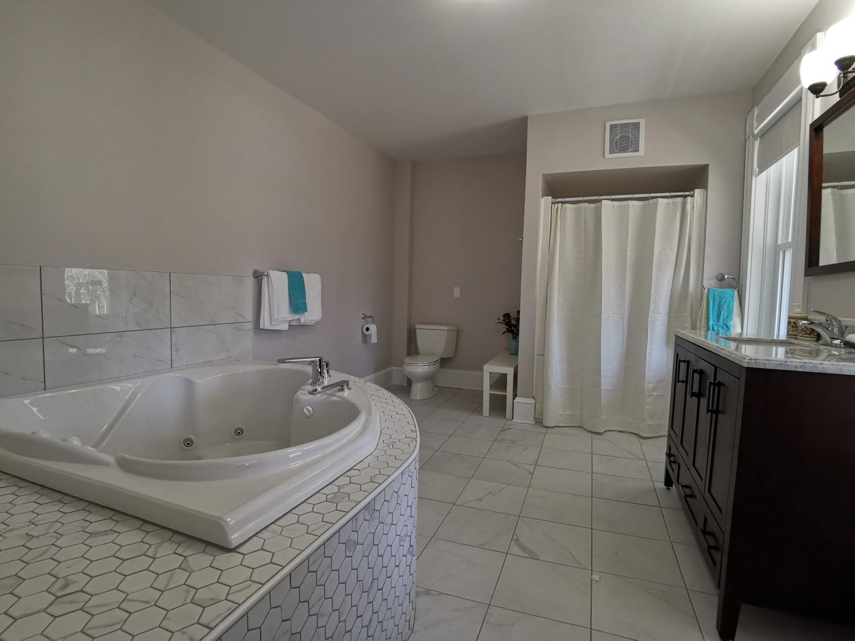 King Suite with Spa Bath photo 2