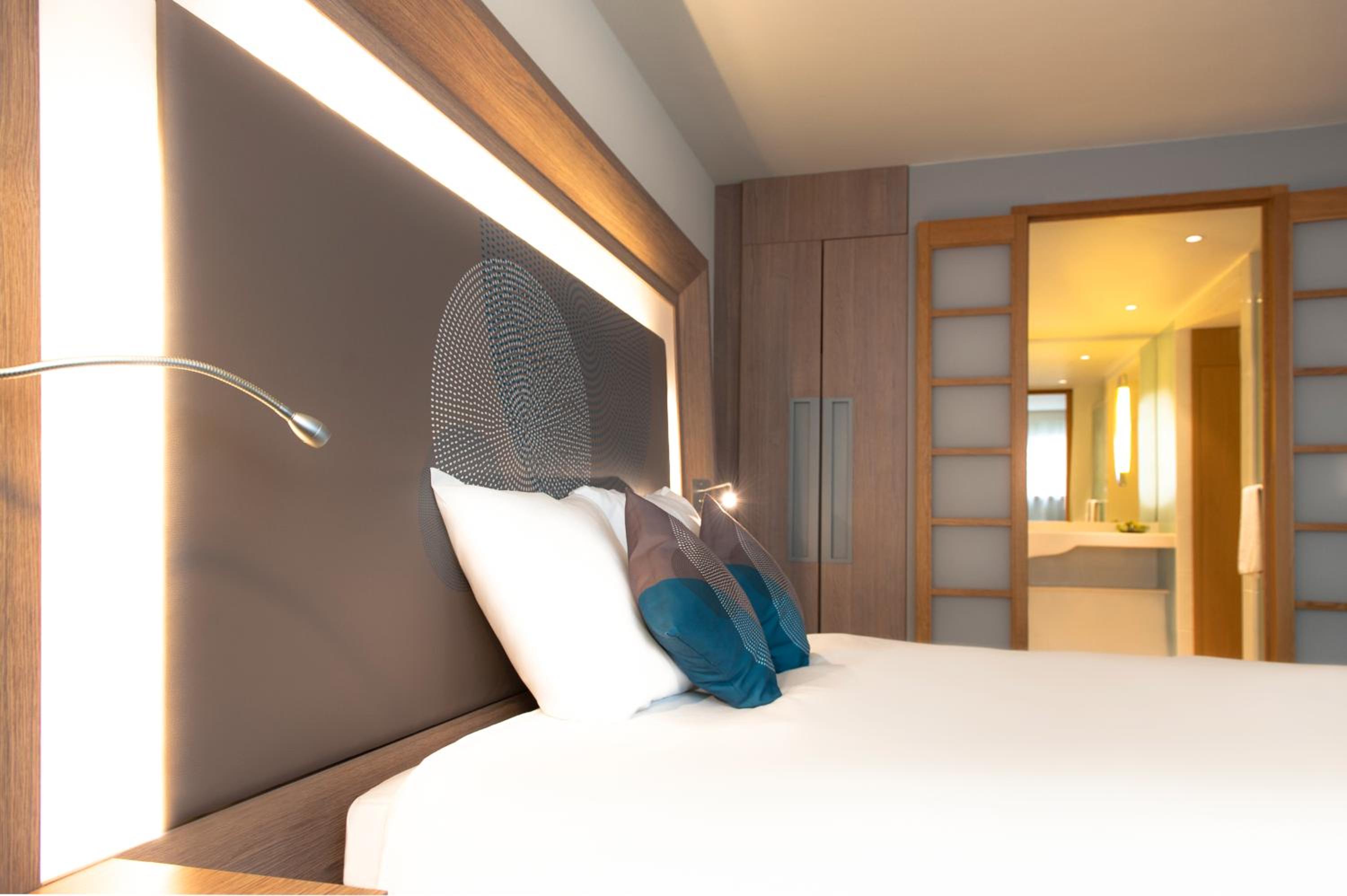 Executive Room with One Double Bed - Photo 7