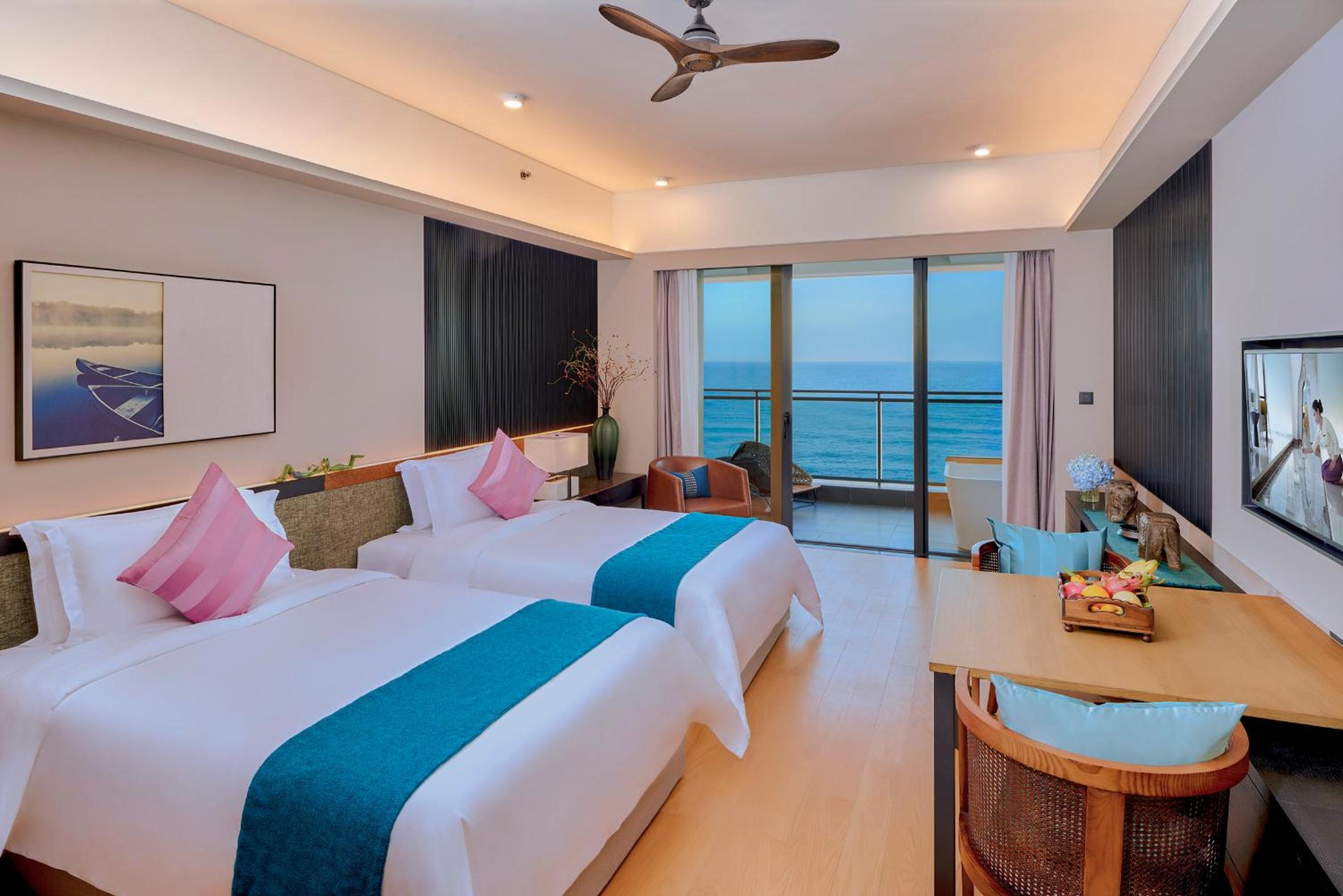 Deluxe Twin Room with Sea View photo 2