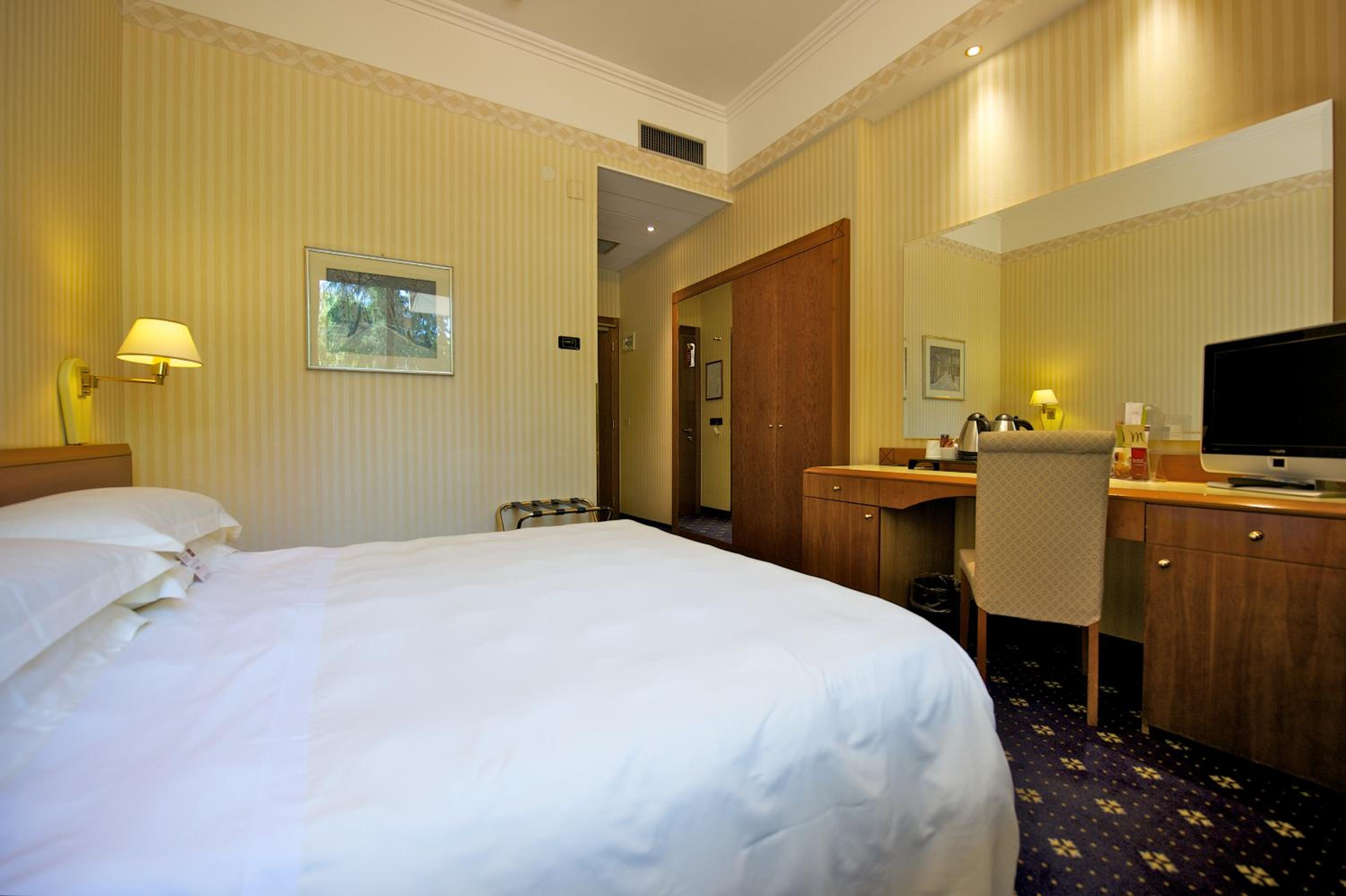 Standard Double Room - Photo 3