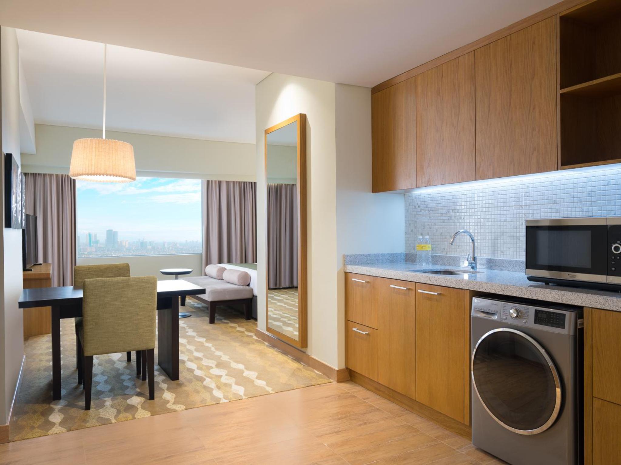 One-Bedroom Suite with Dining Area and City View