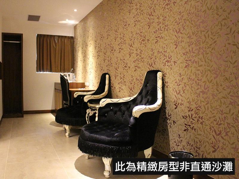 Family Room with Mountain View photo 3