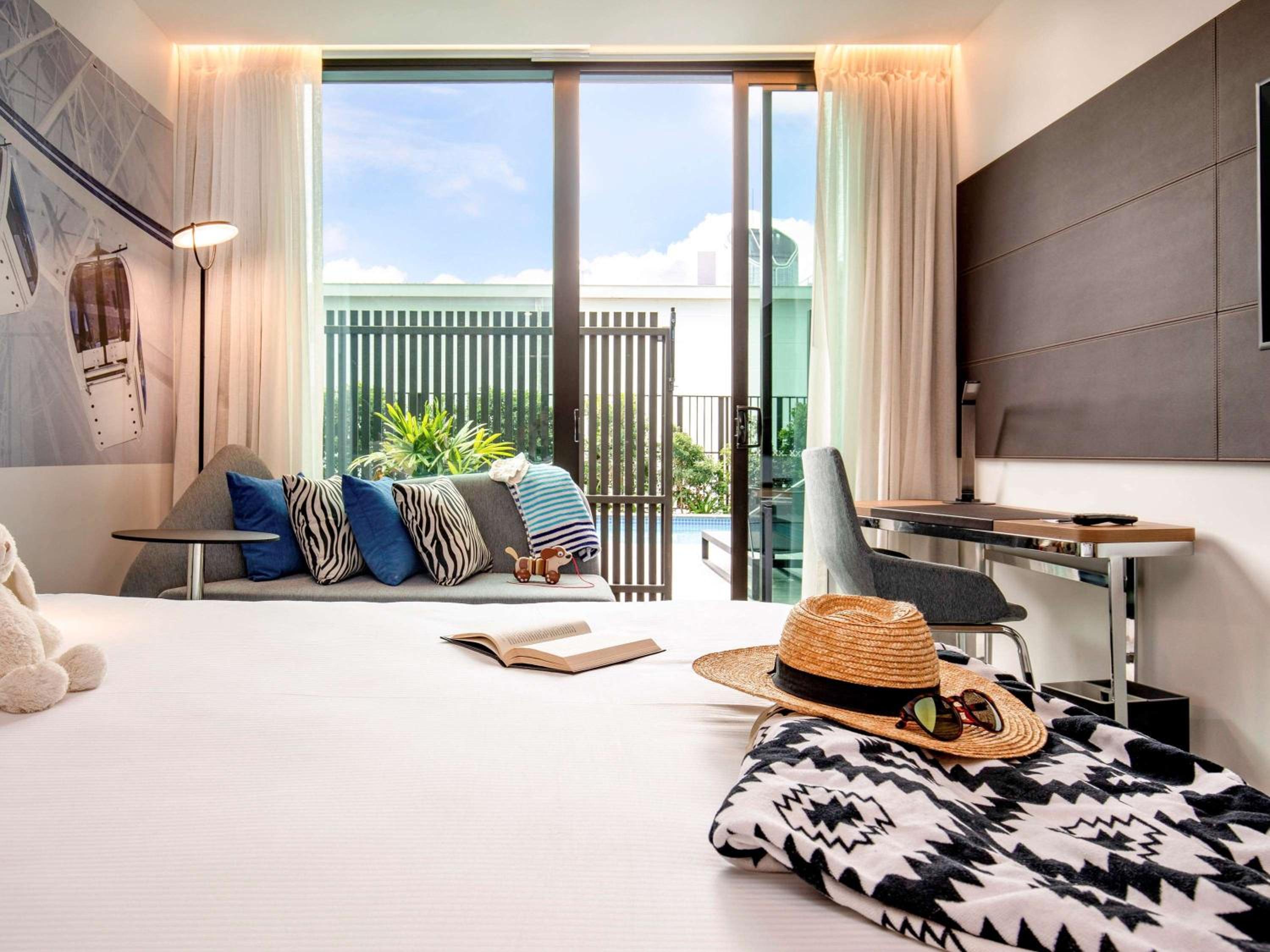 King 'N' Room with Pool Access