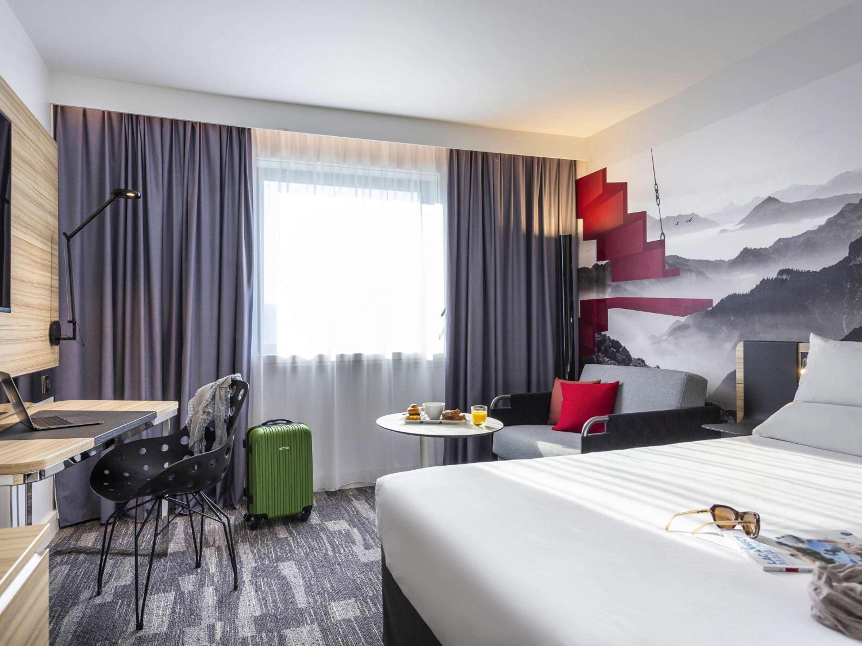 Classic Room with One Double Bed and One Single Bed - Photo 3