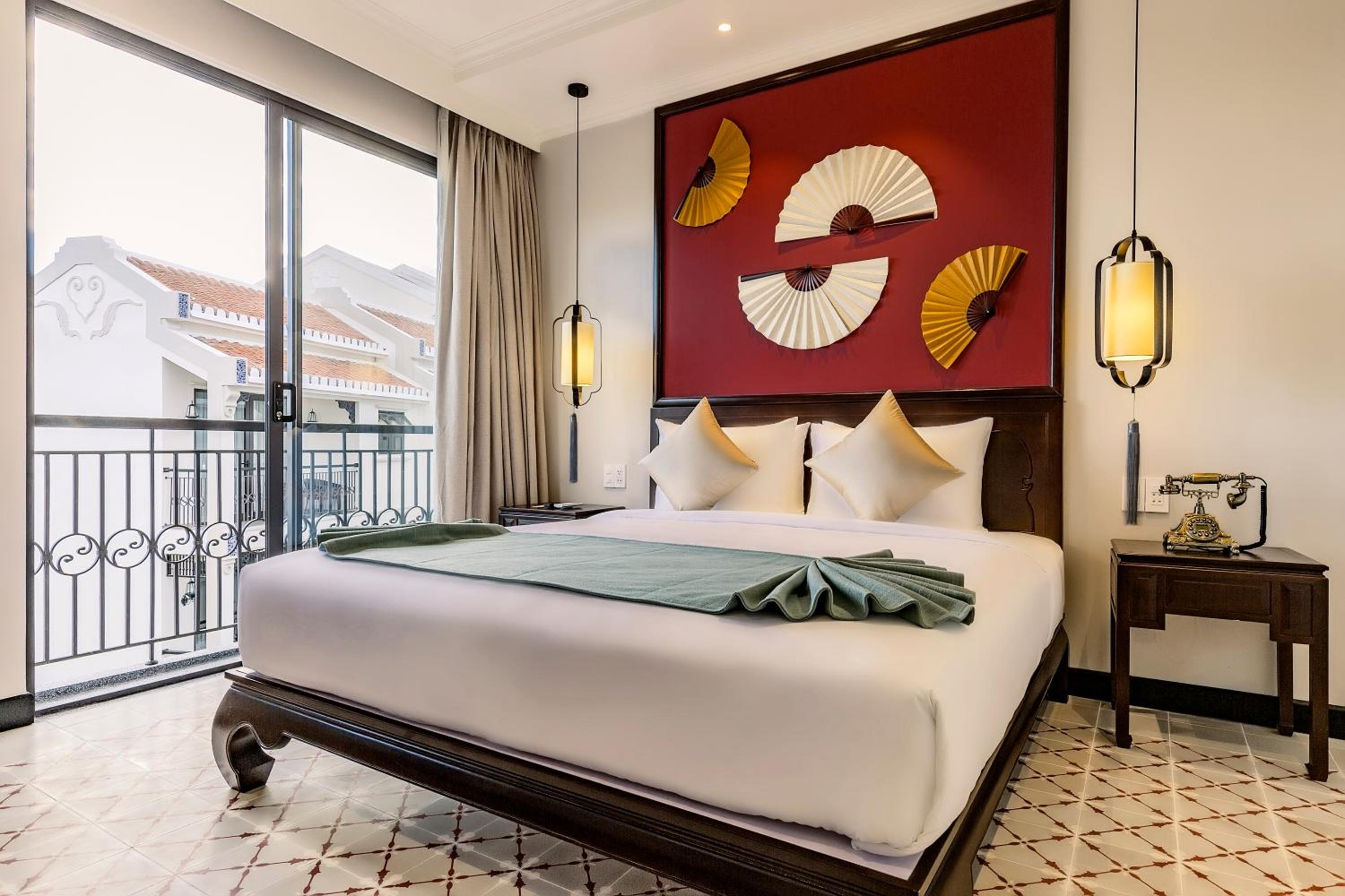 Deluxe King Room photo 1