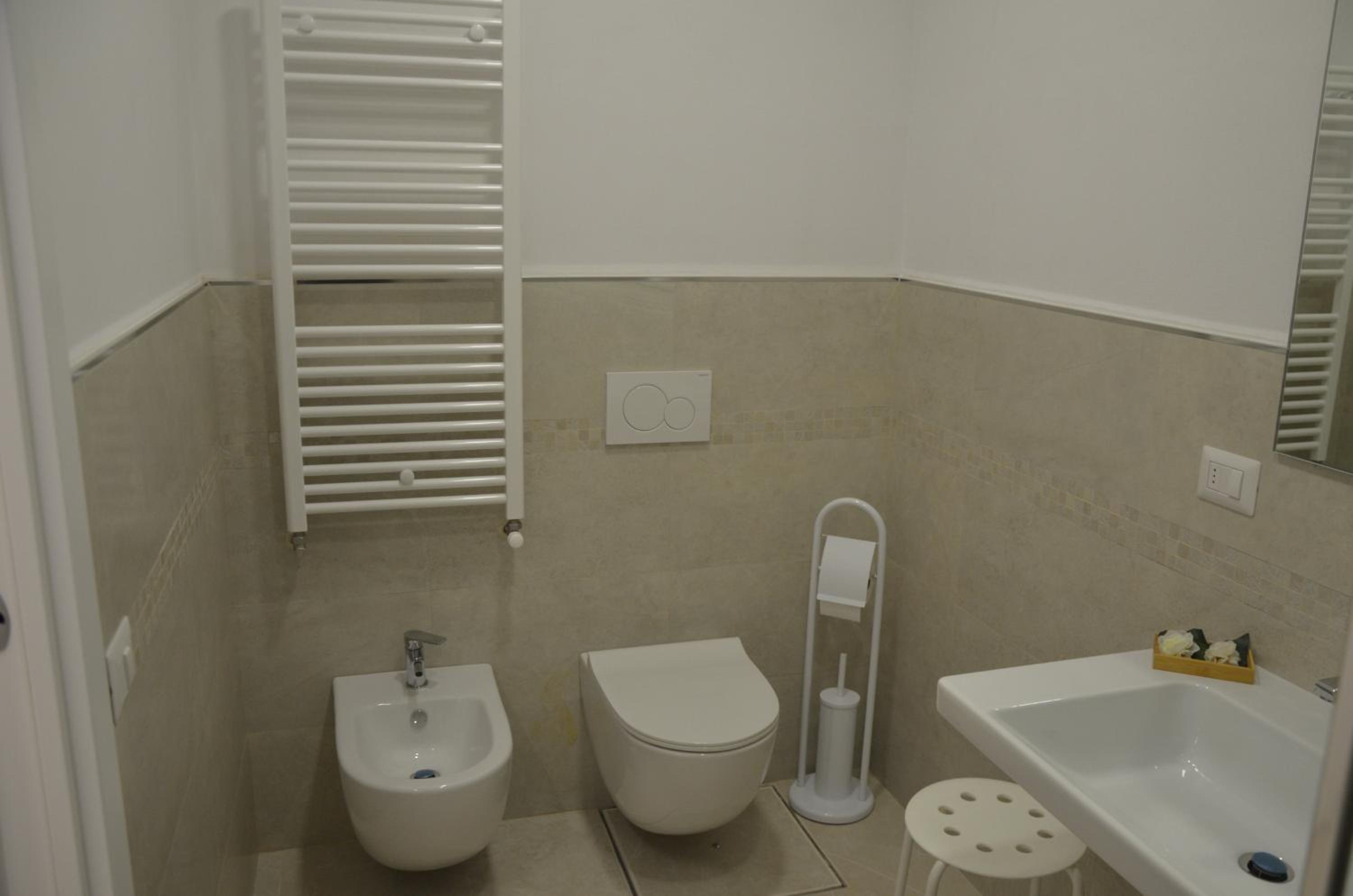Double Room - Photo 6