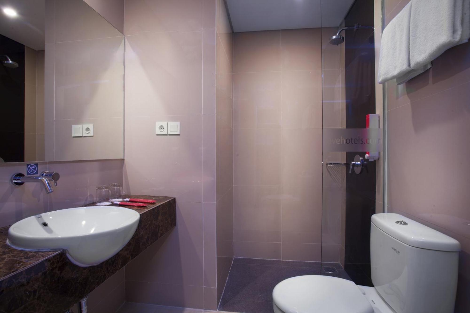 Standard Double or Twin Room - Photo 5