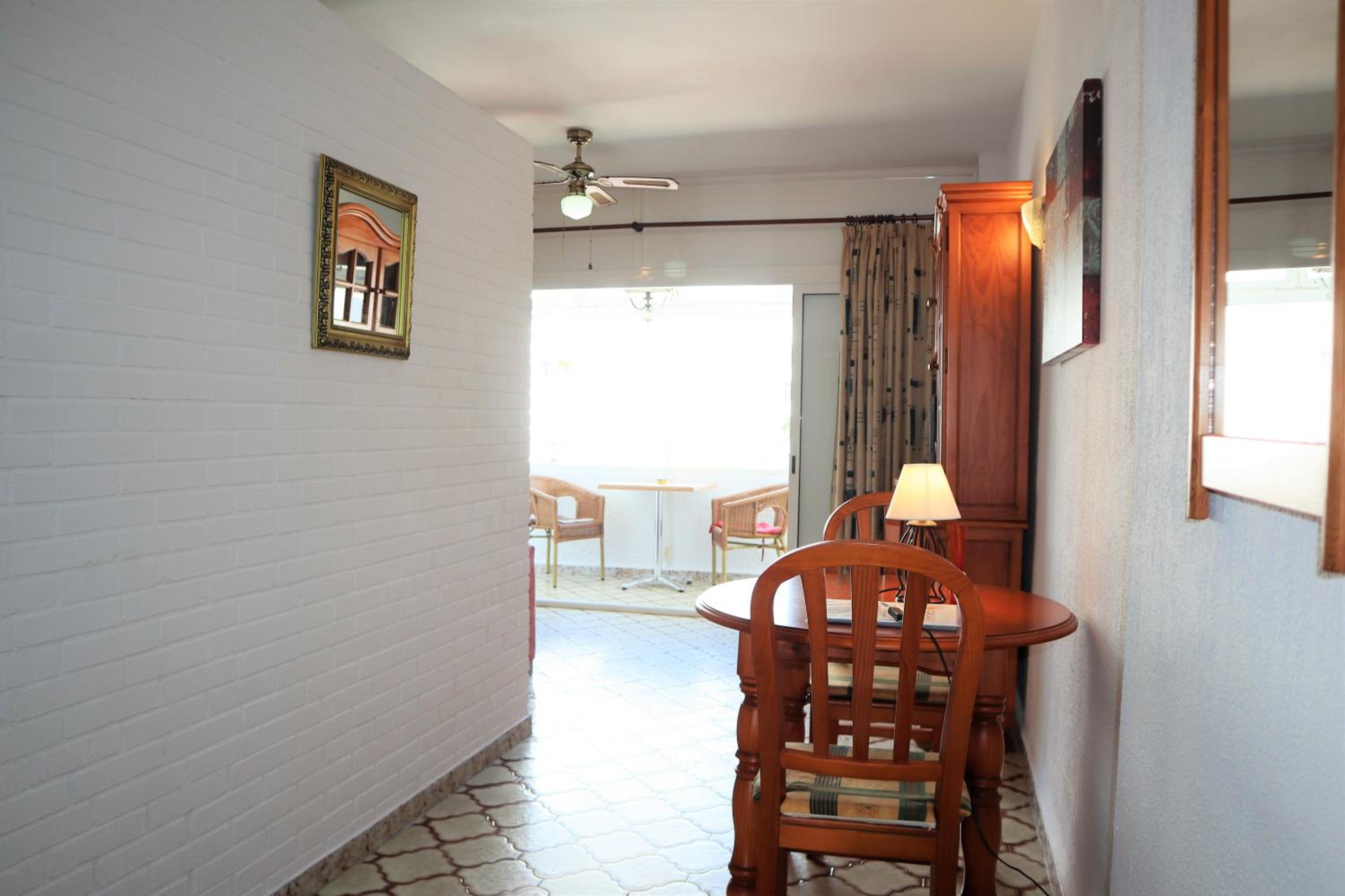 Estudio con vista al mar