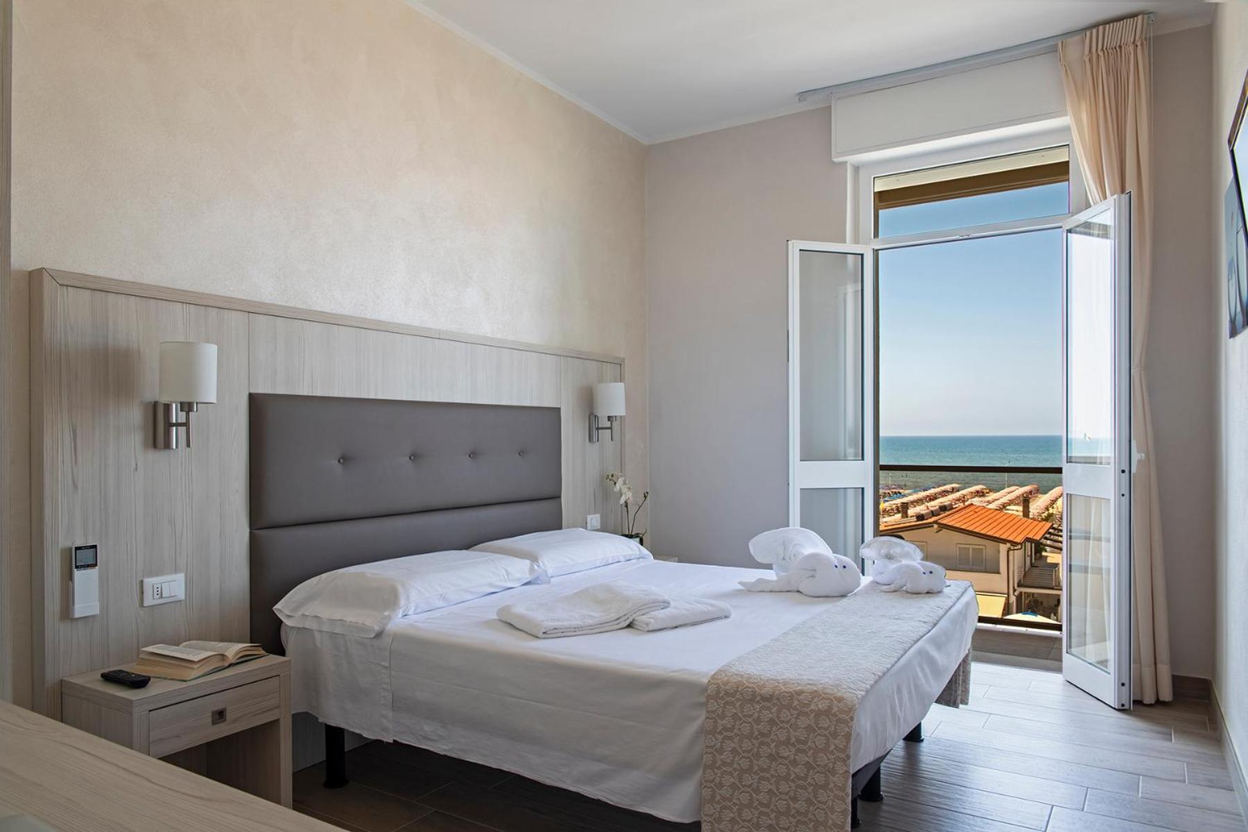 Double or Twin Room with Balcony - Water Front