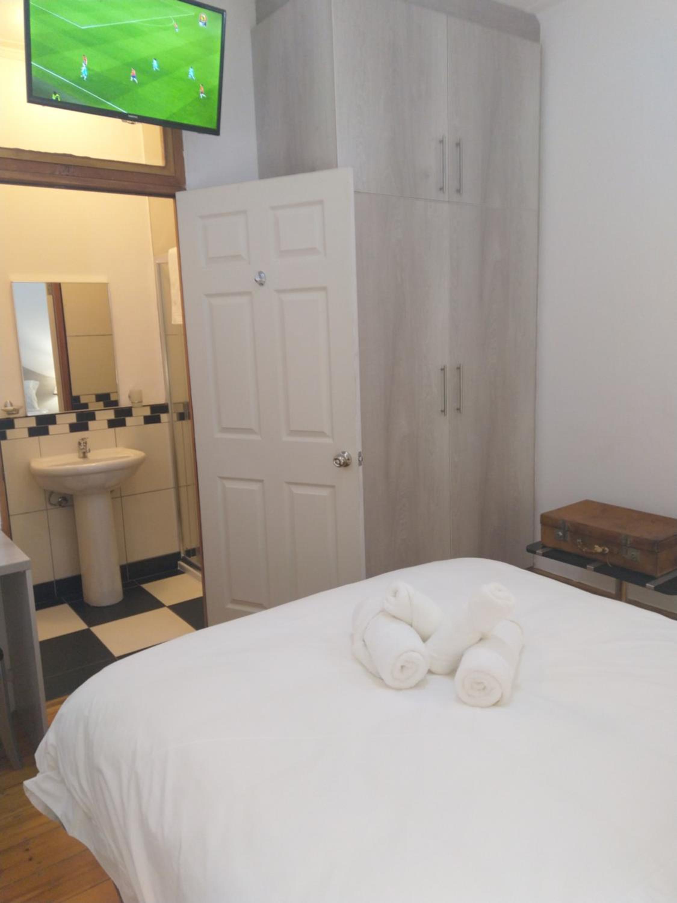 Double Room - Photo 10