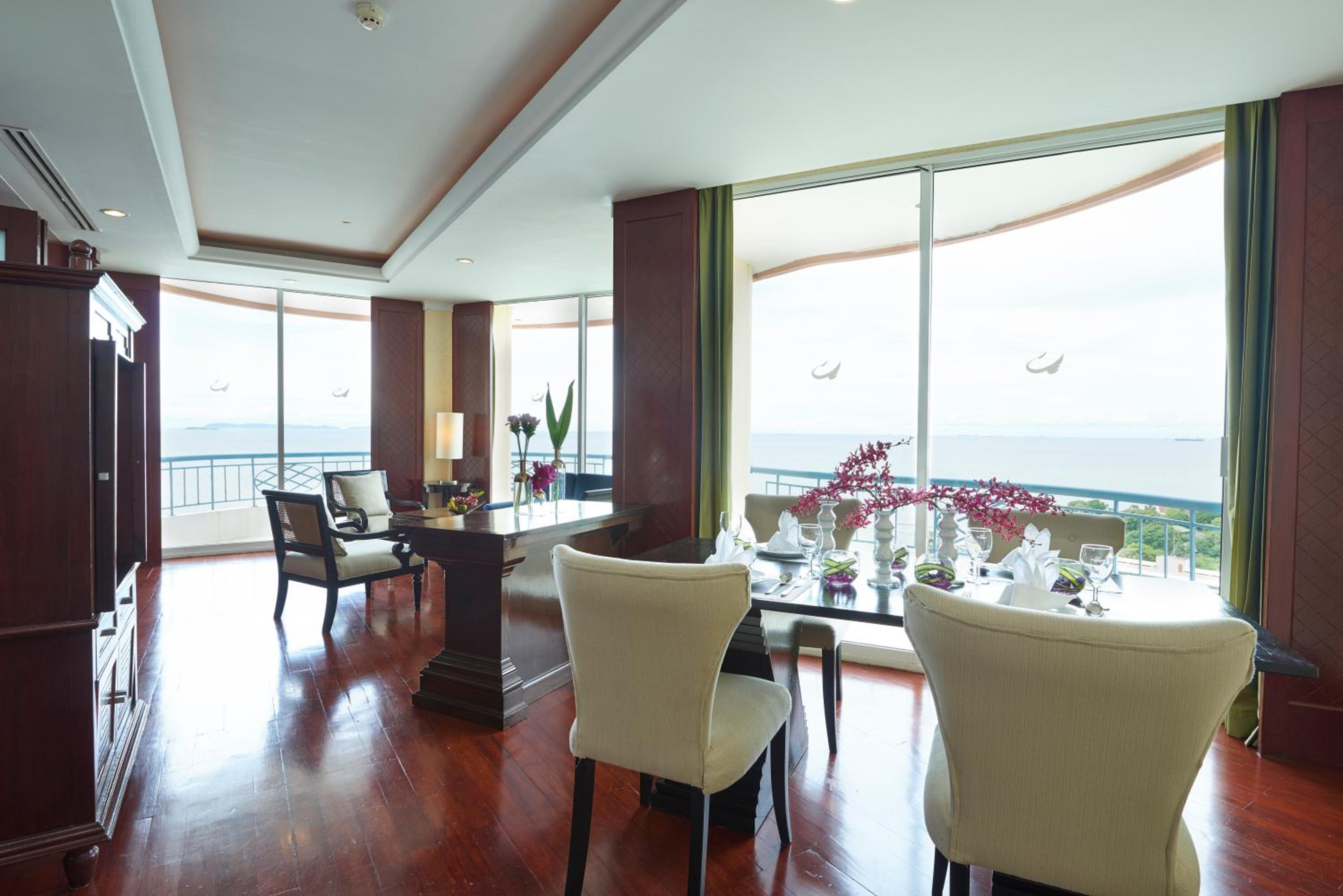 Junior Suite with Sea View thumbnail 5