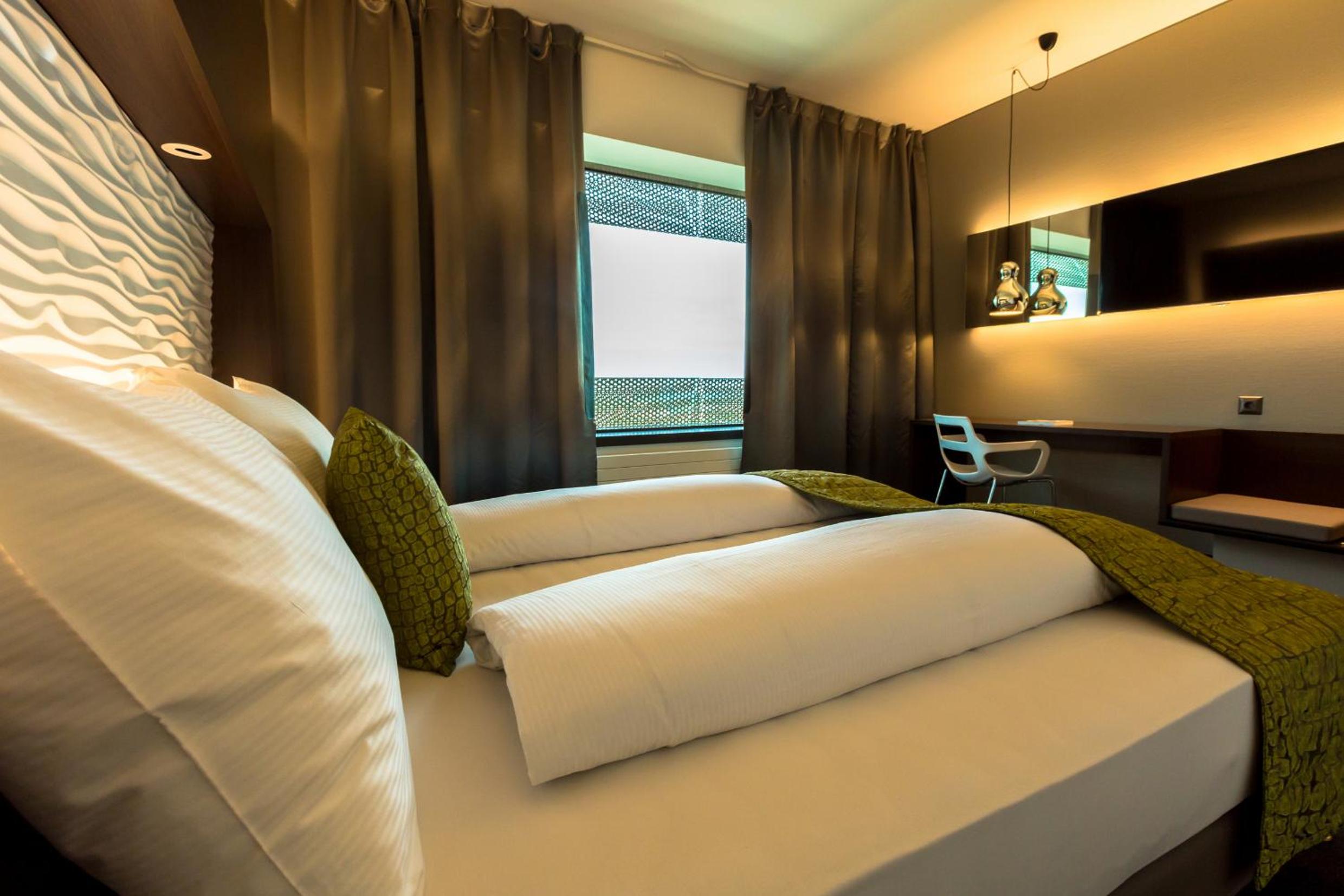 Available room thumbnail 5