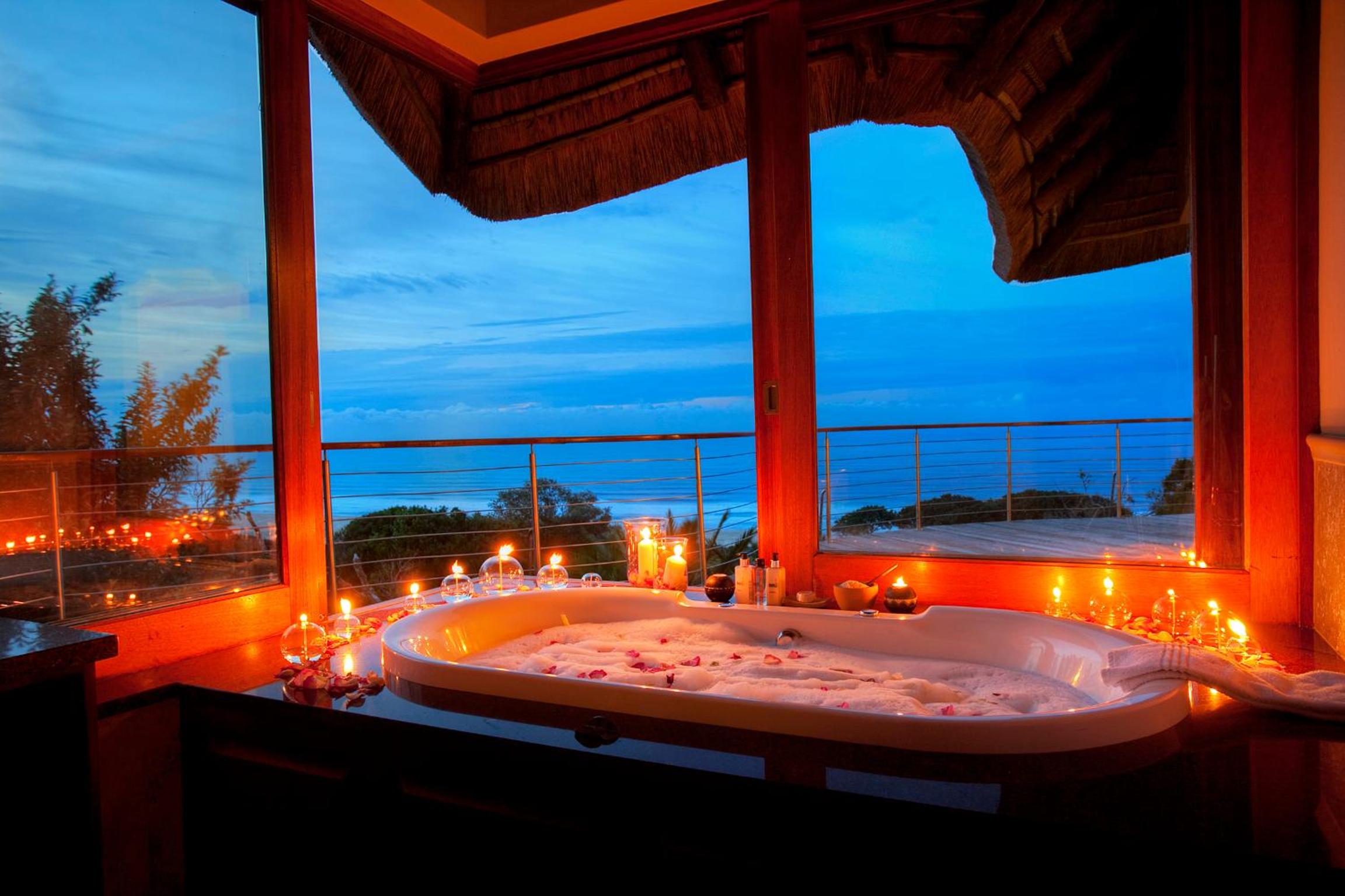 Deluxe Suite with Sea View - Photo 2