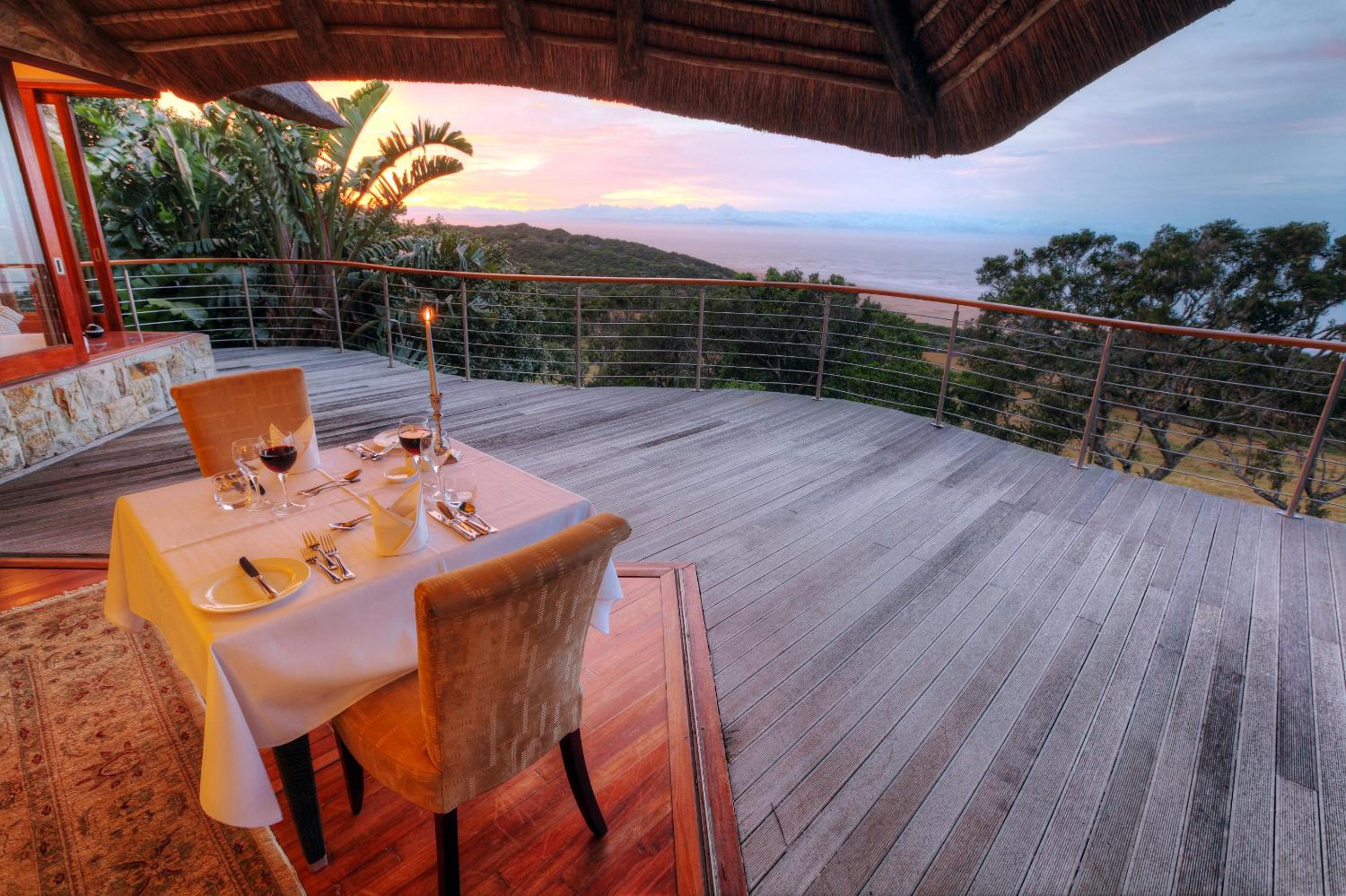 Deluxe Suite with Sea View - Photo 3