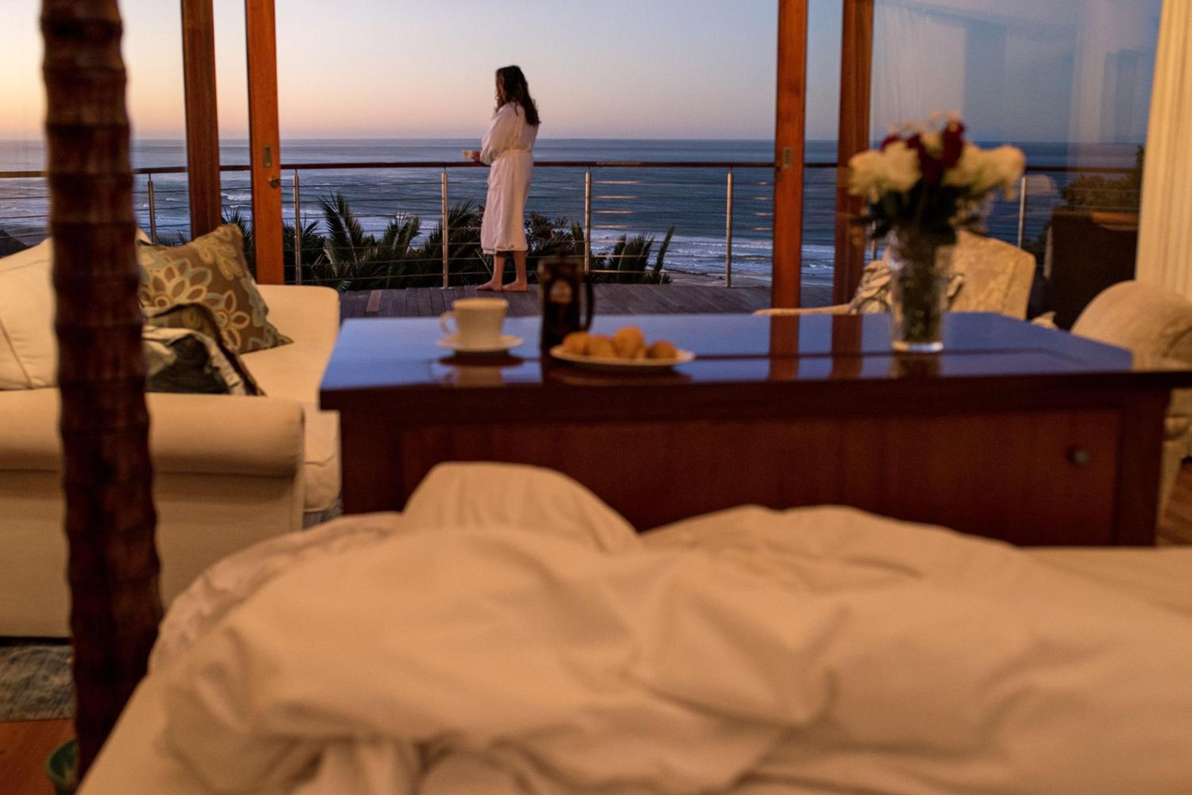 Deluxe Suite with Sea View - Photo 5