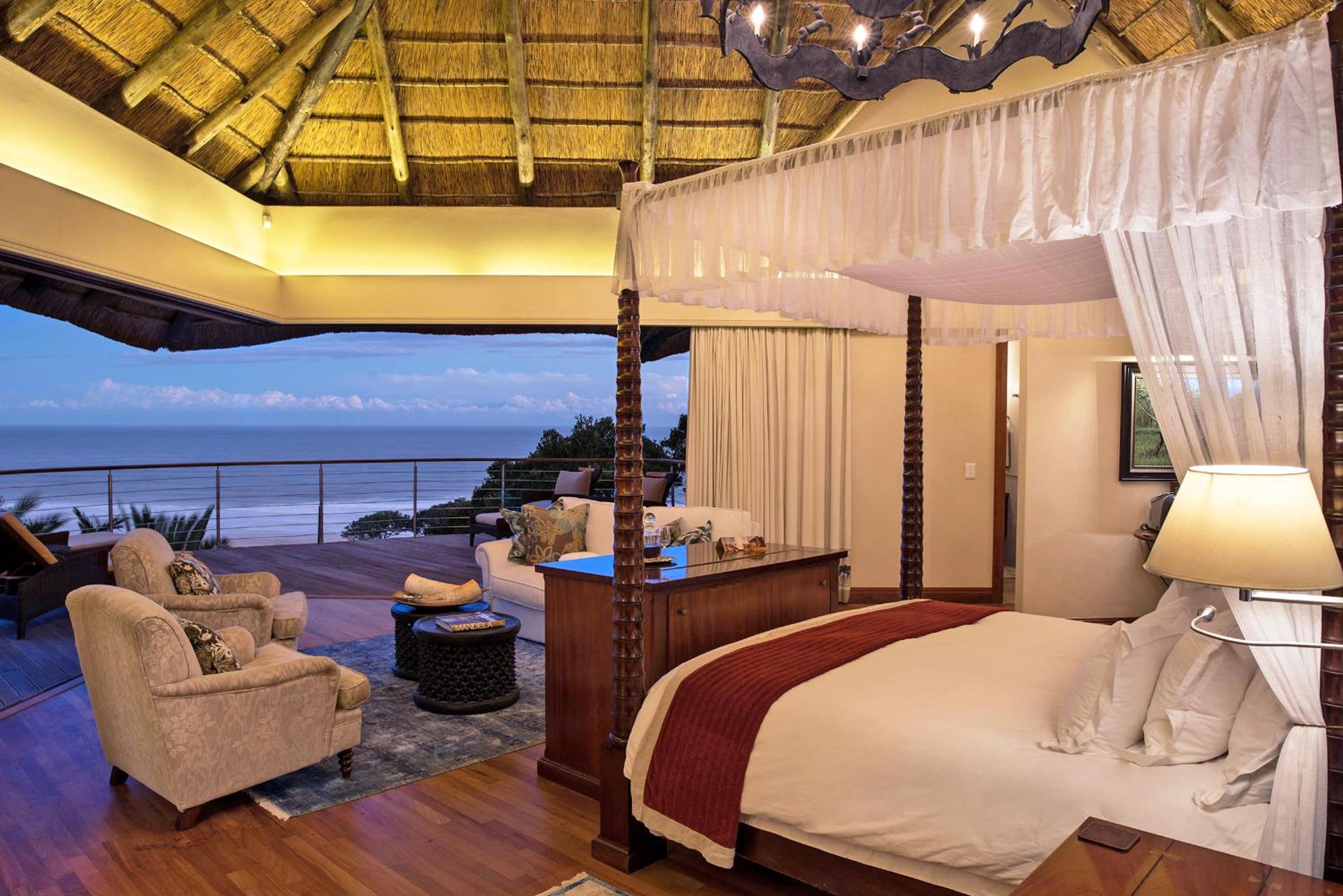 Deluxe Suite with Sea View - Photo 6