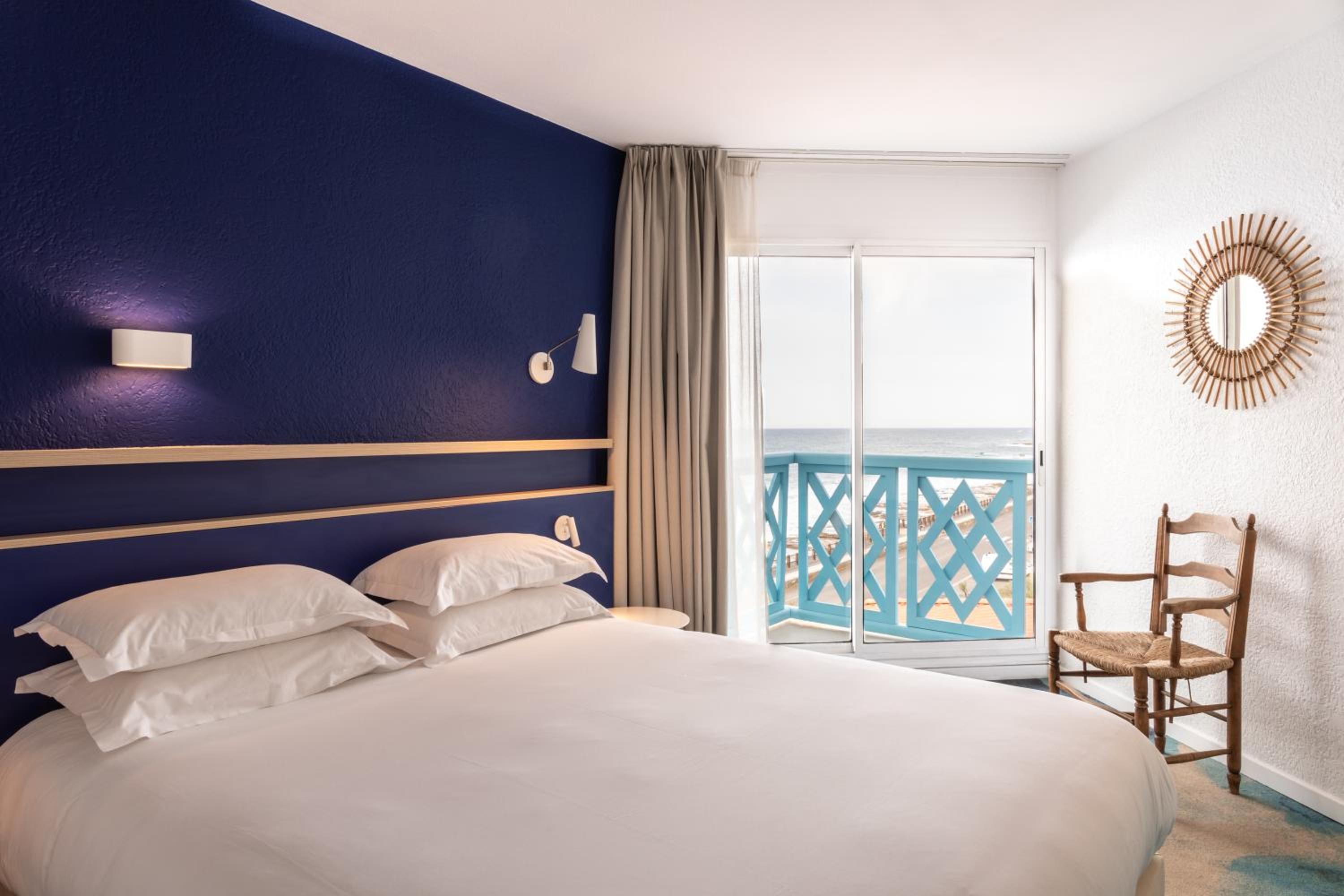 Deluxe Room - Photo 11