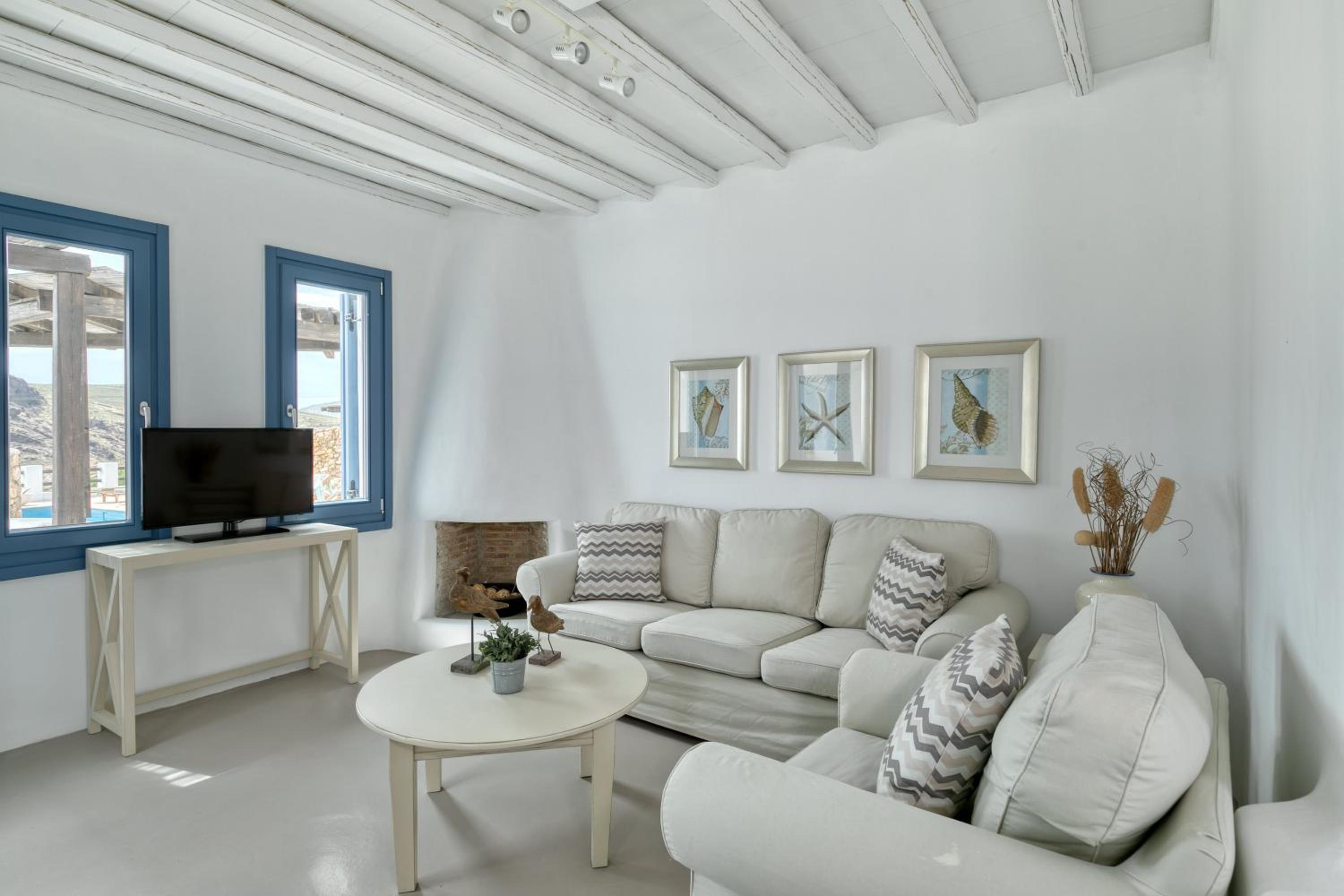 2 Bedroom Villa With Common Pool And Sea View