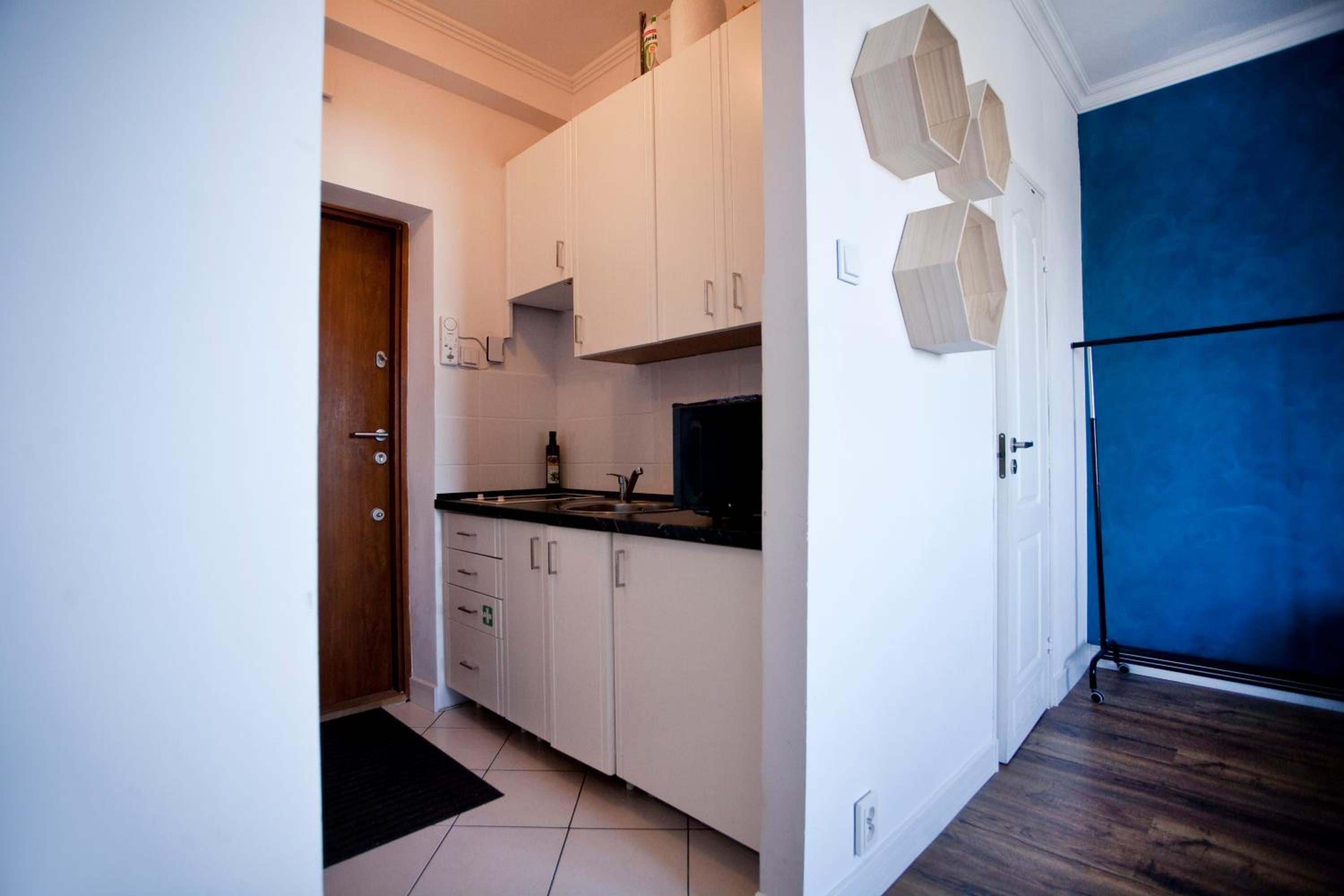 Studio Apartment - Photo 16