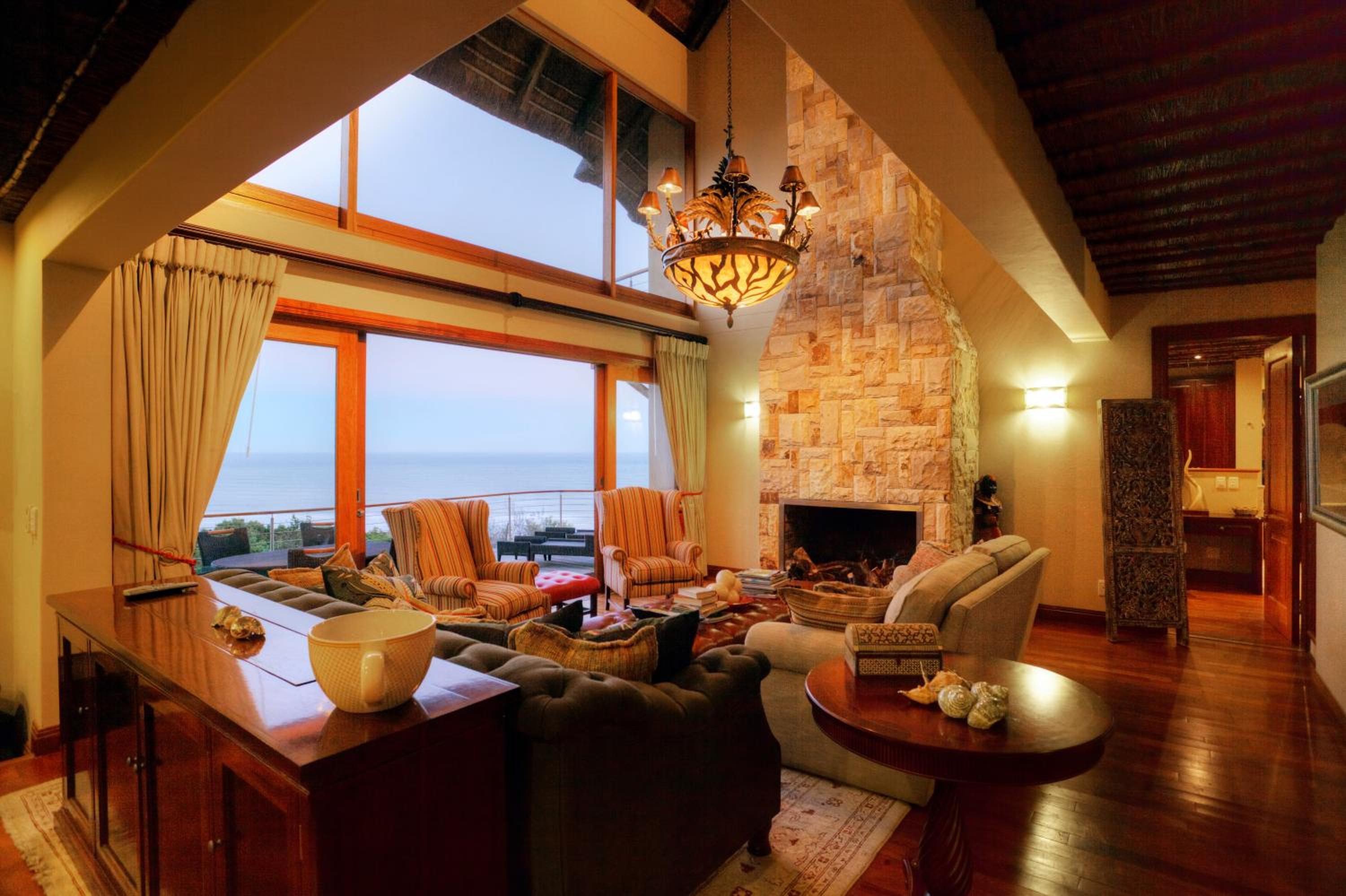 Three-Bedroom House - Photo 3