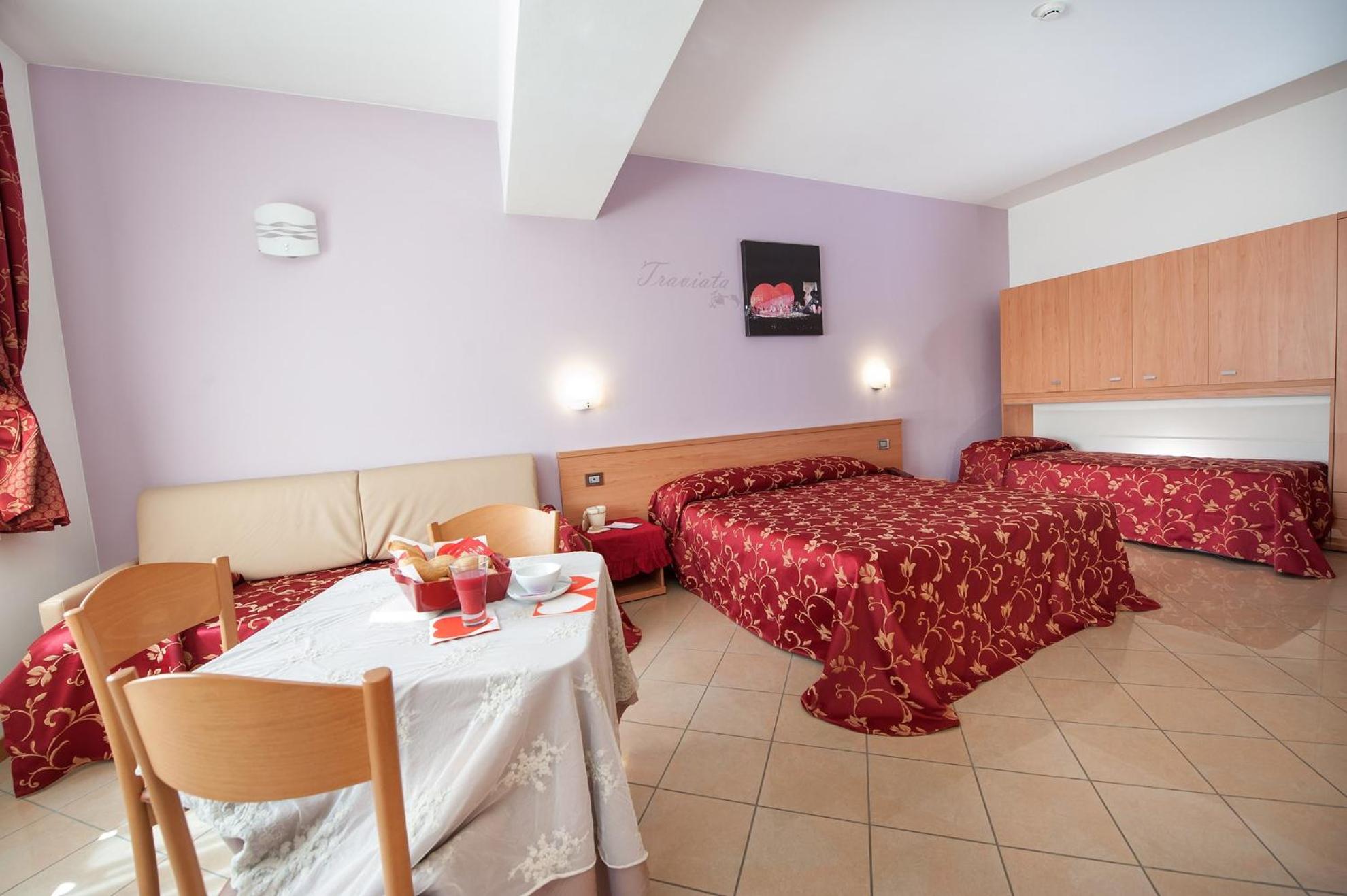 Quadruple Room with Private Bathroom