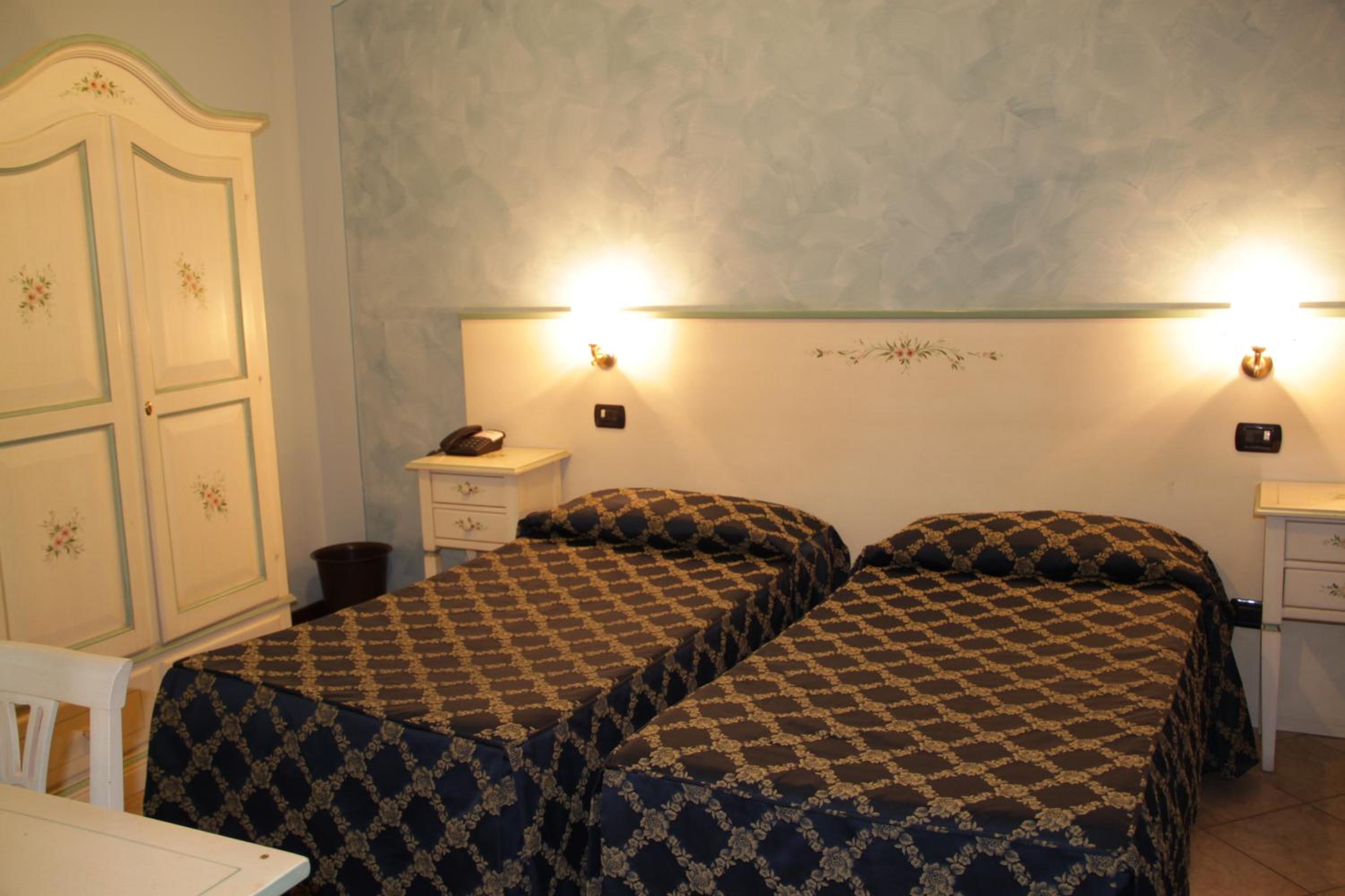 Double or Twin Room photo 3